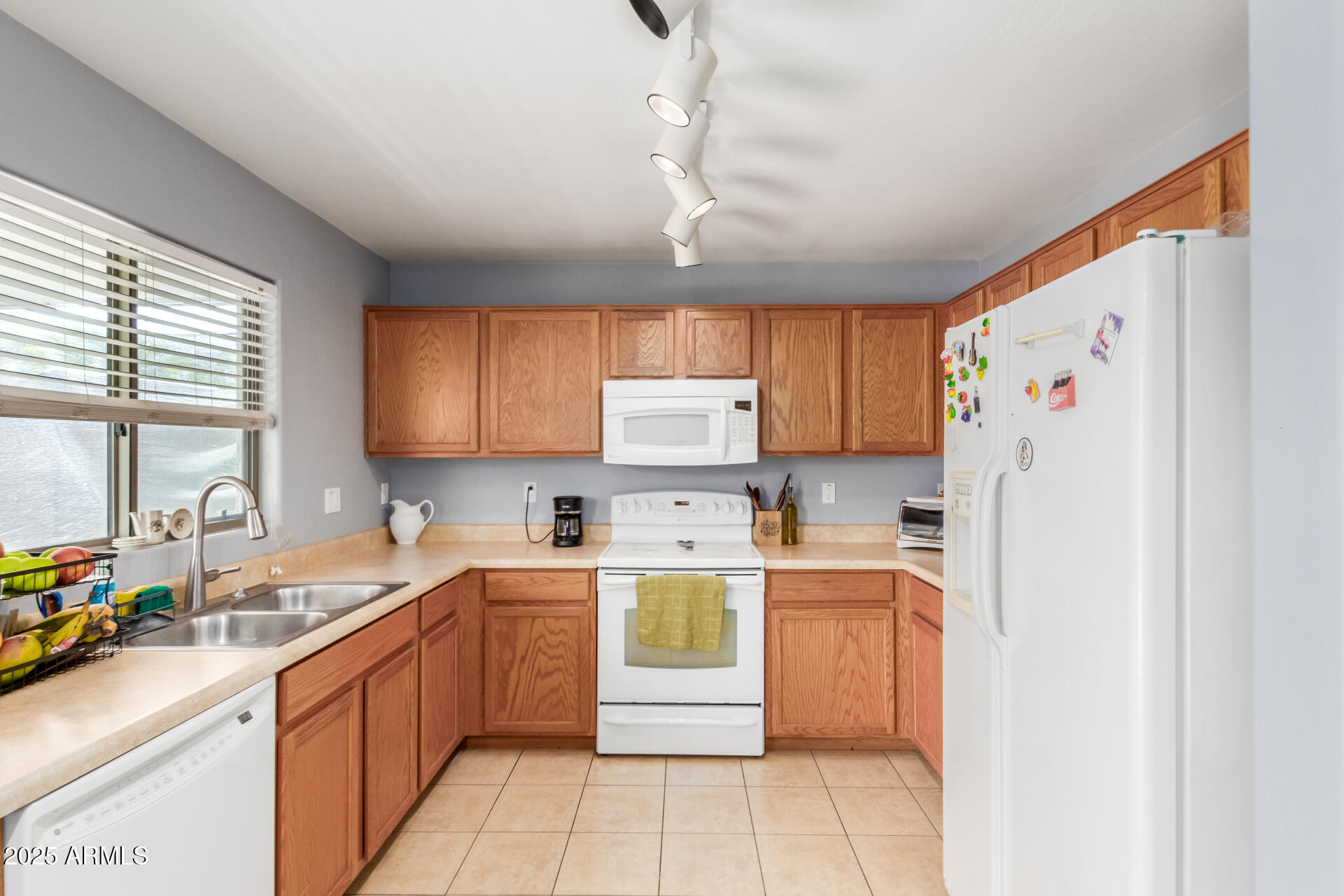 1949 W PROSPECTOR Way