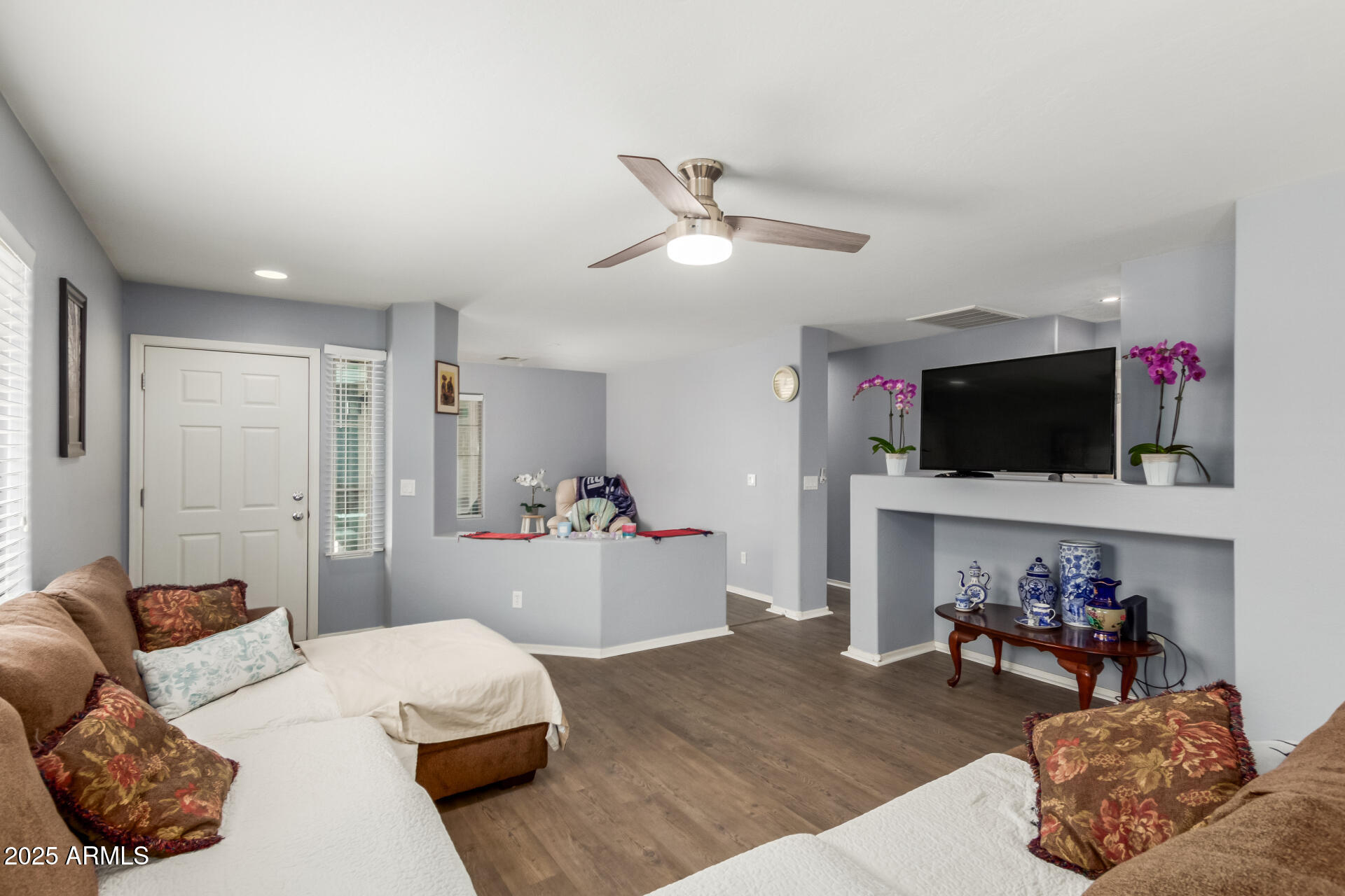 1949 W PROSPECTOR Way