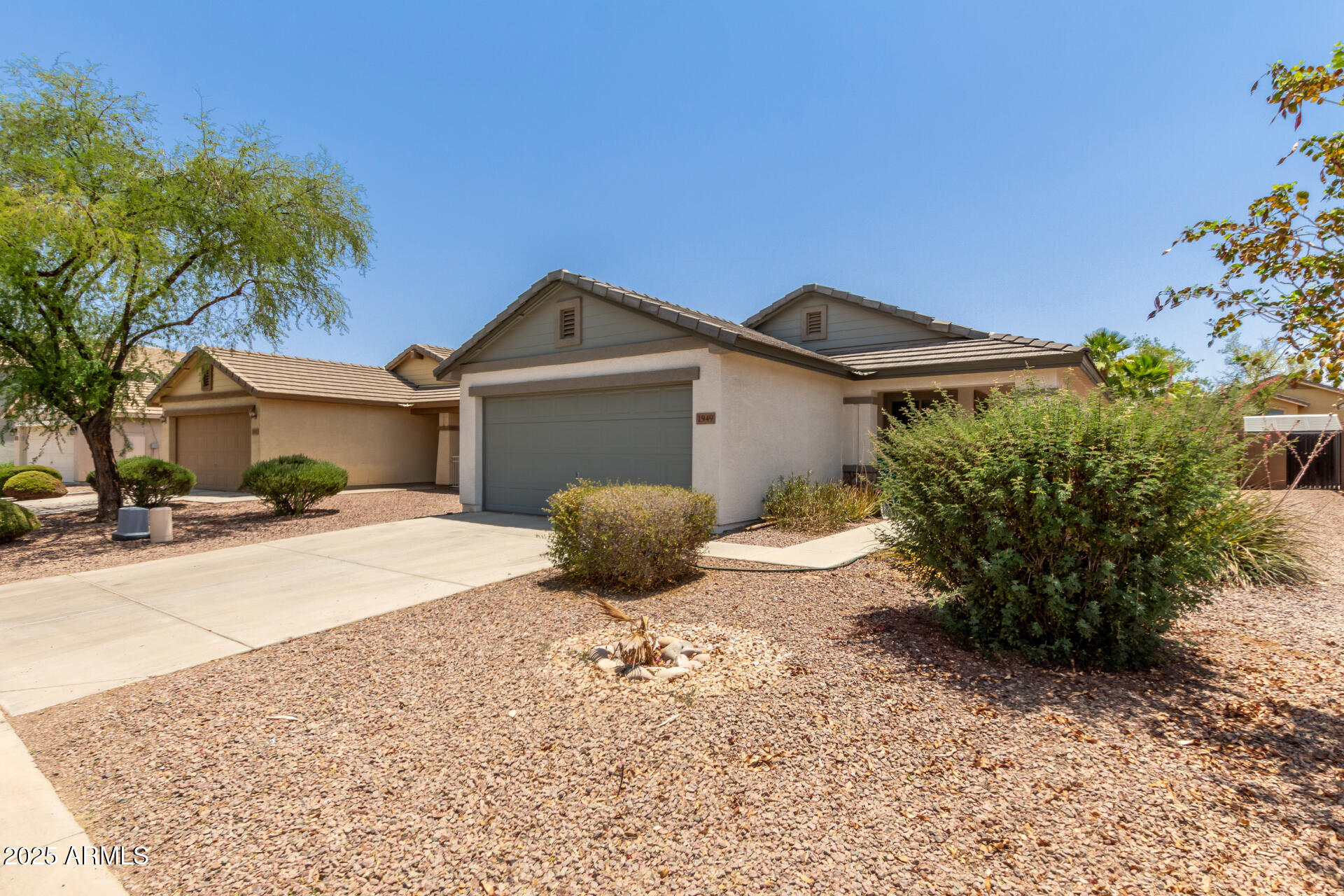 1949 W PROSPECTOR Way