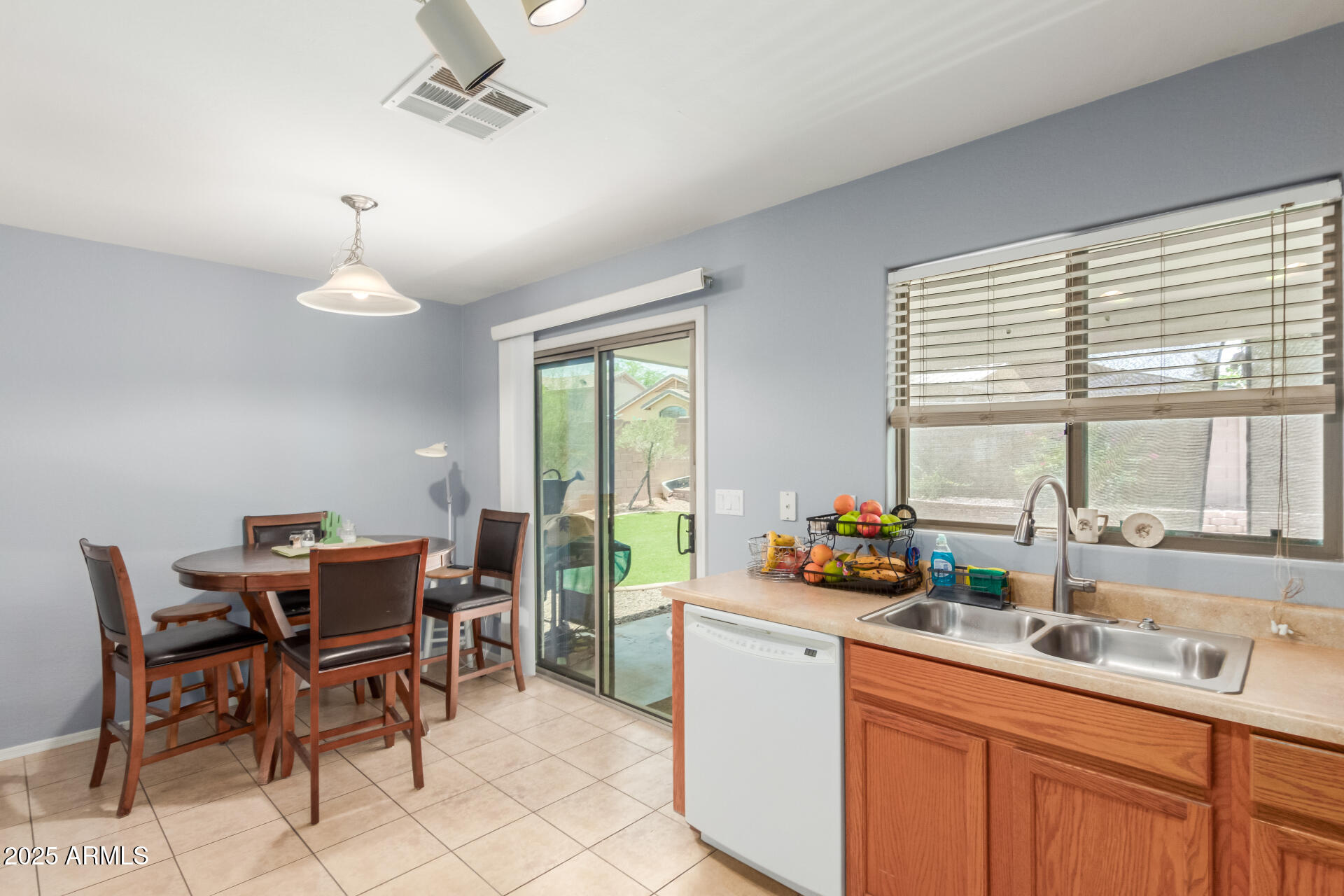 1949 W PROSPECTOR Way