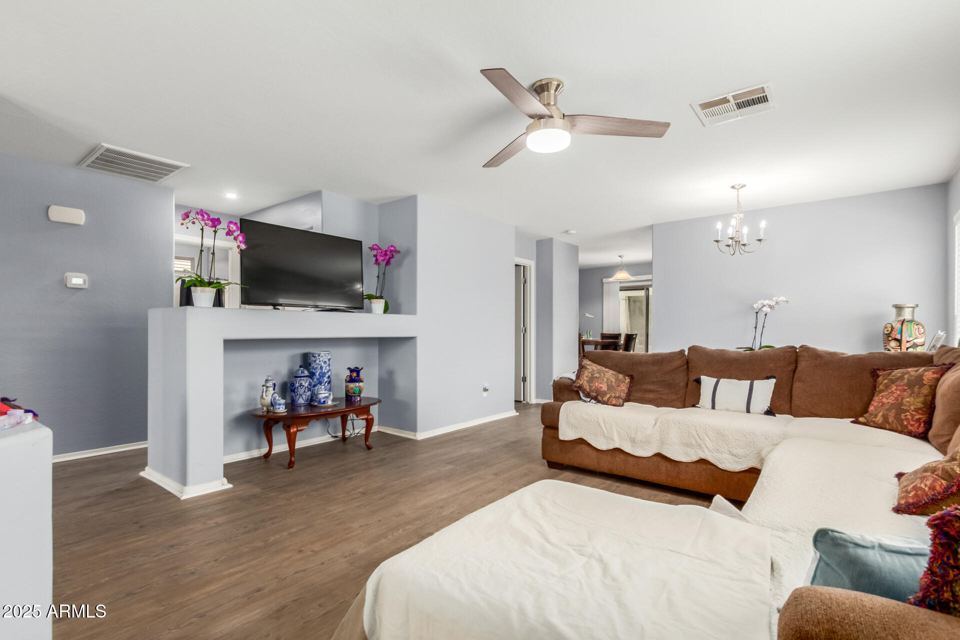 1949 W PROSPECTOR Way