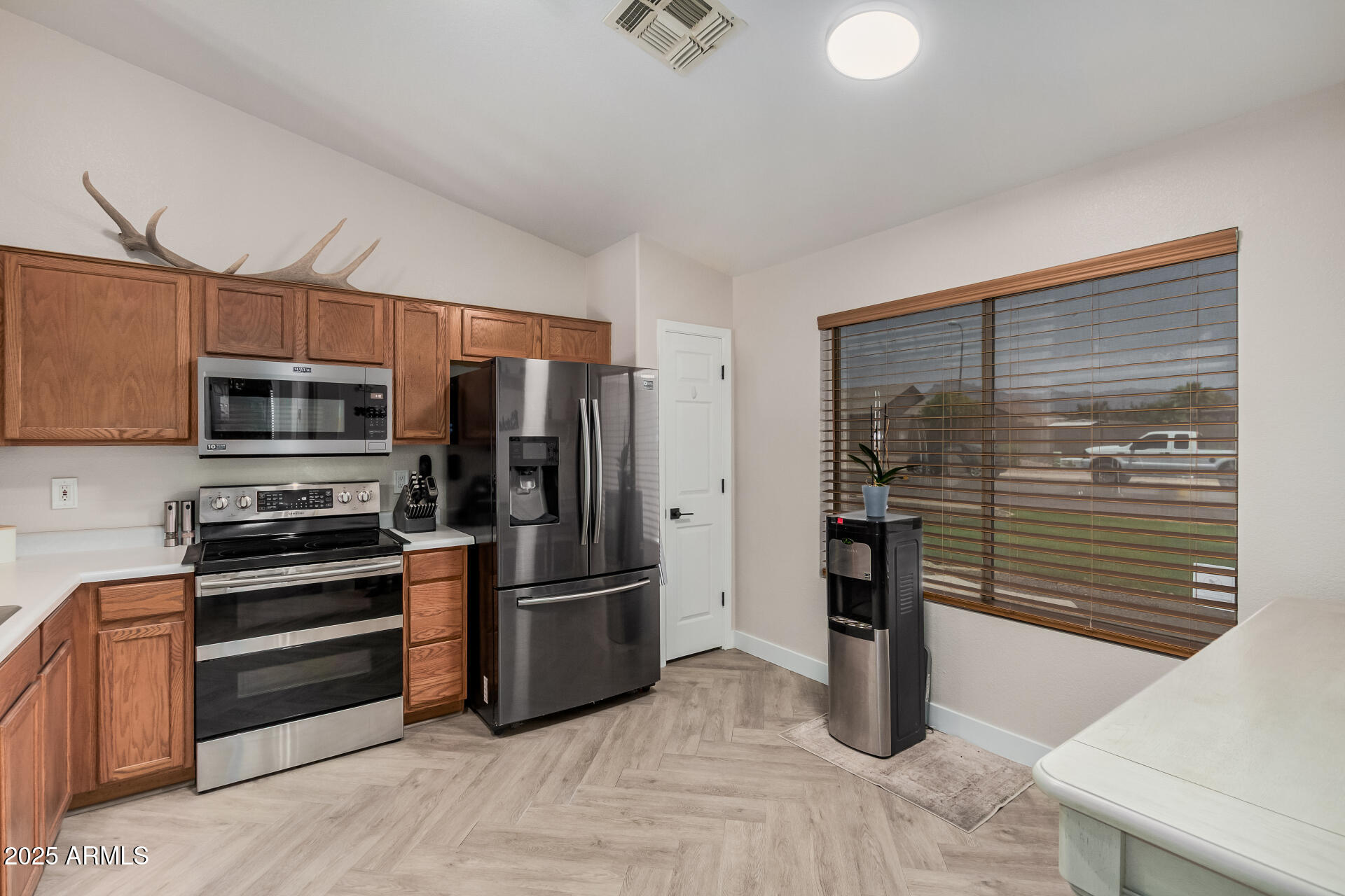 1886 S THUNDERBIRD Drive