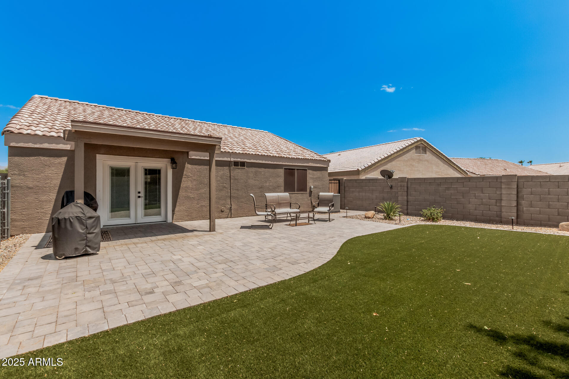 1886 S THUNDERBIRD Drive