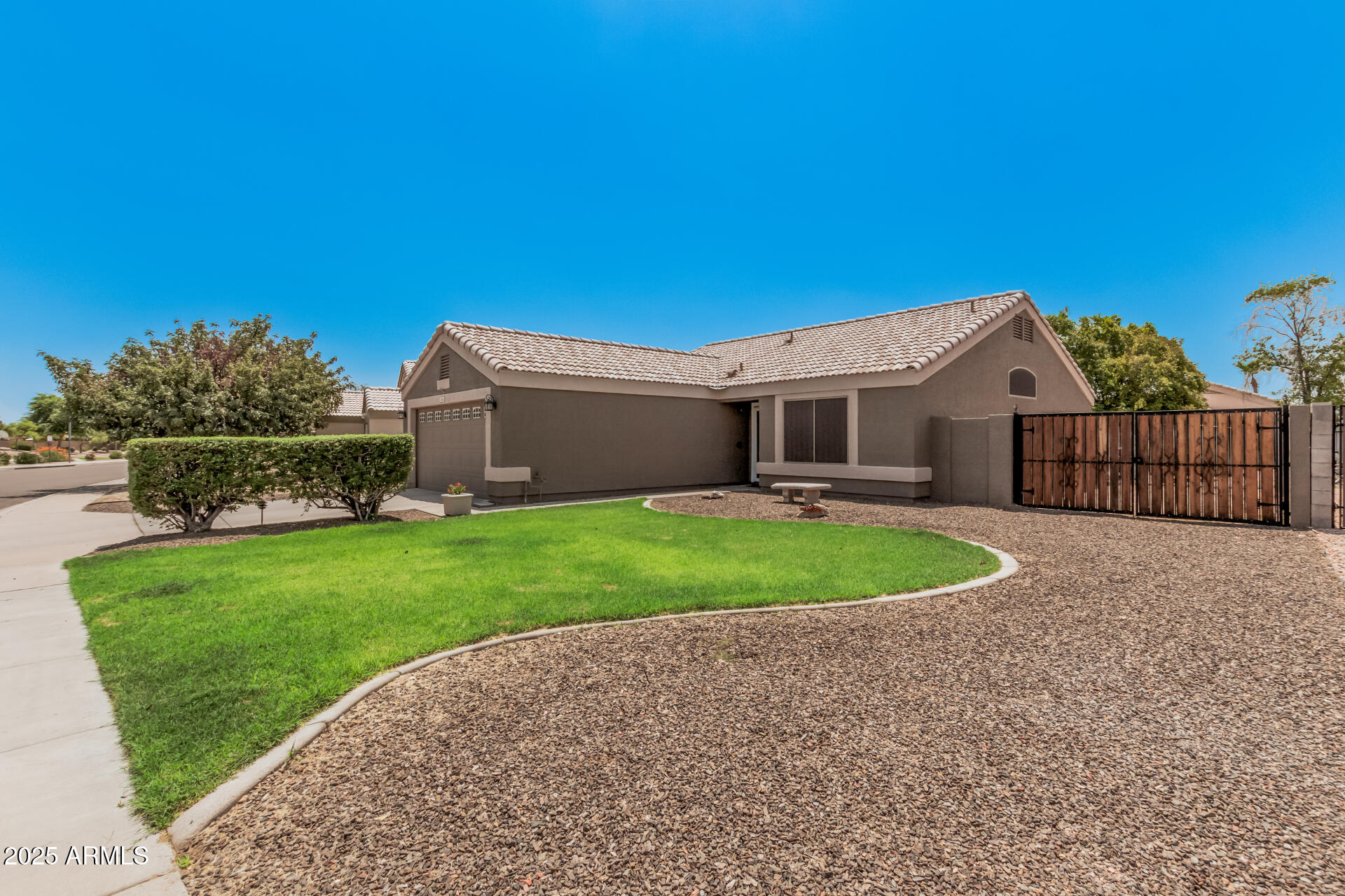 1886 S THUNDERBIRD Drive