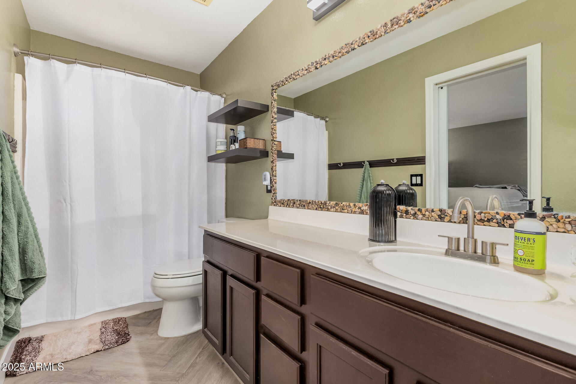 1886 S THUNDERBIRD Drive