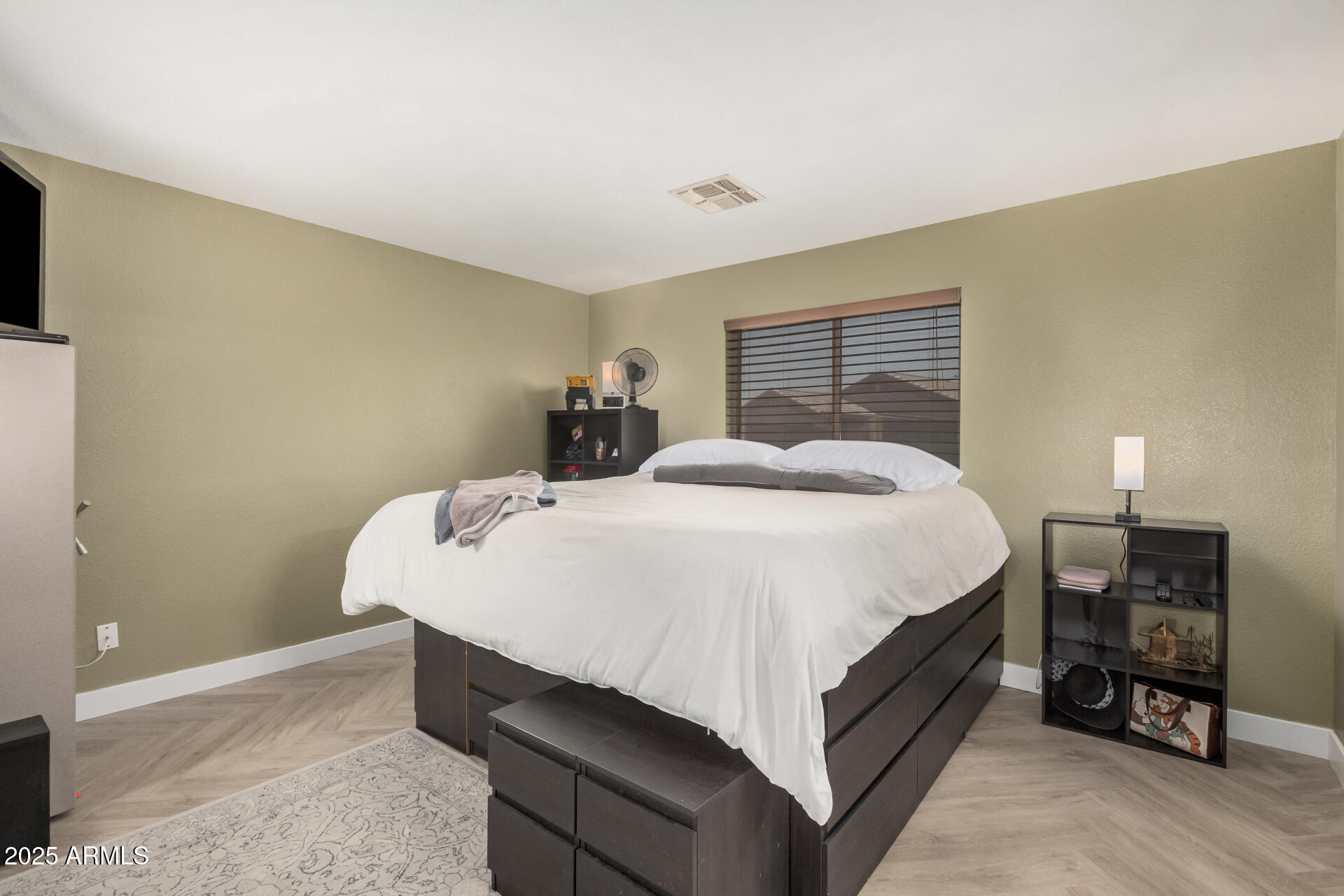 1886 S THUNDERBIRD Drive