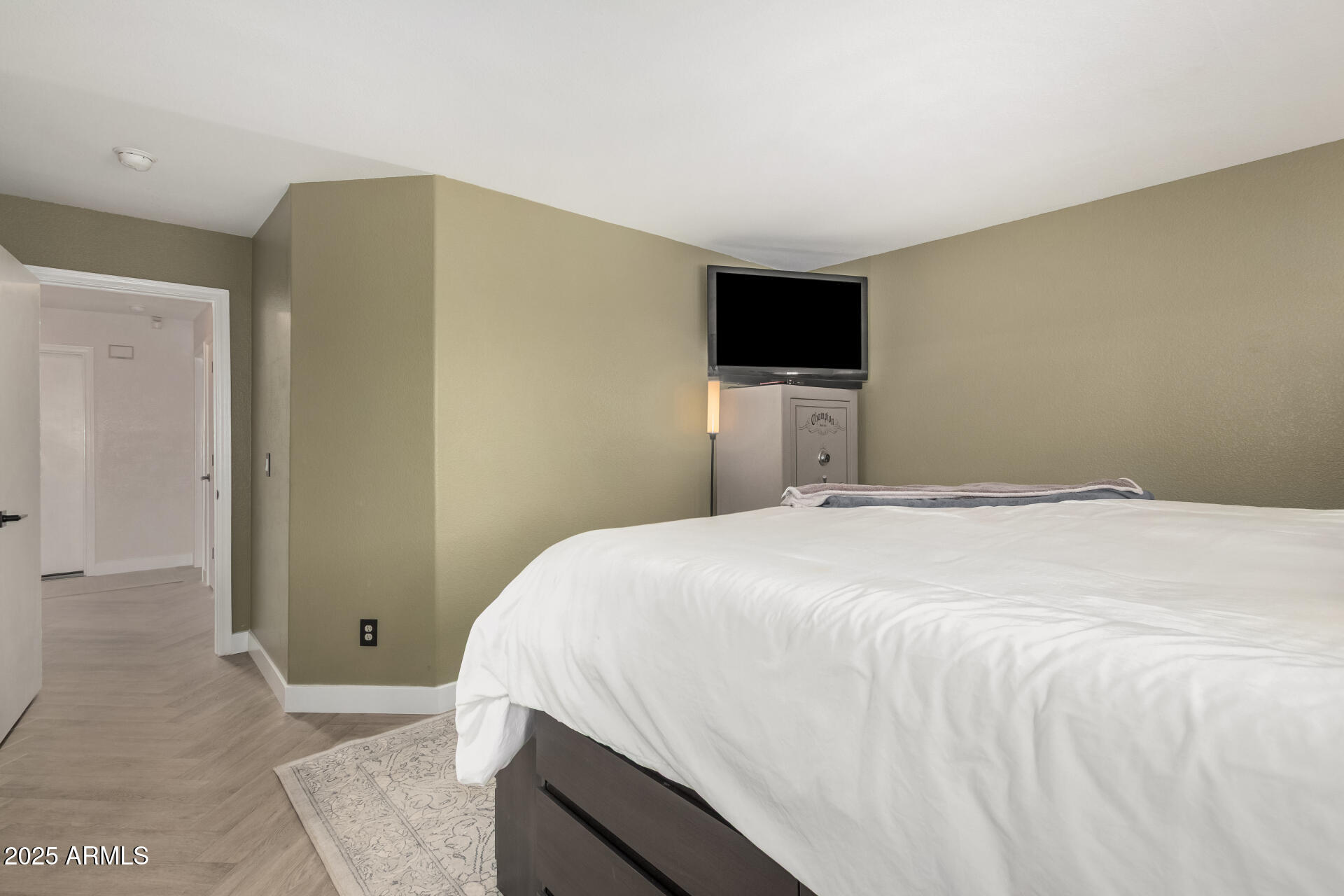 1886 S THUNDERBIRD Drive