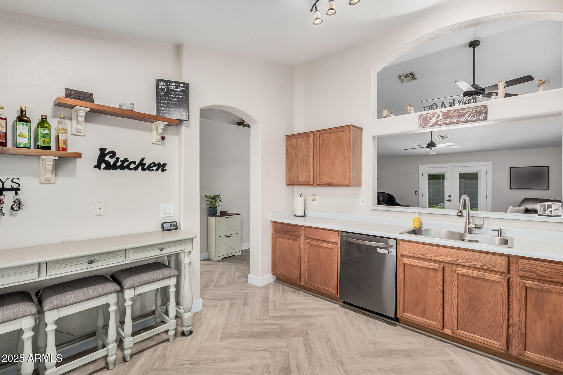 1886 S THUNDERBIRD Drive