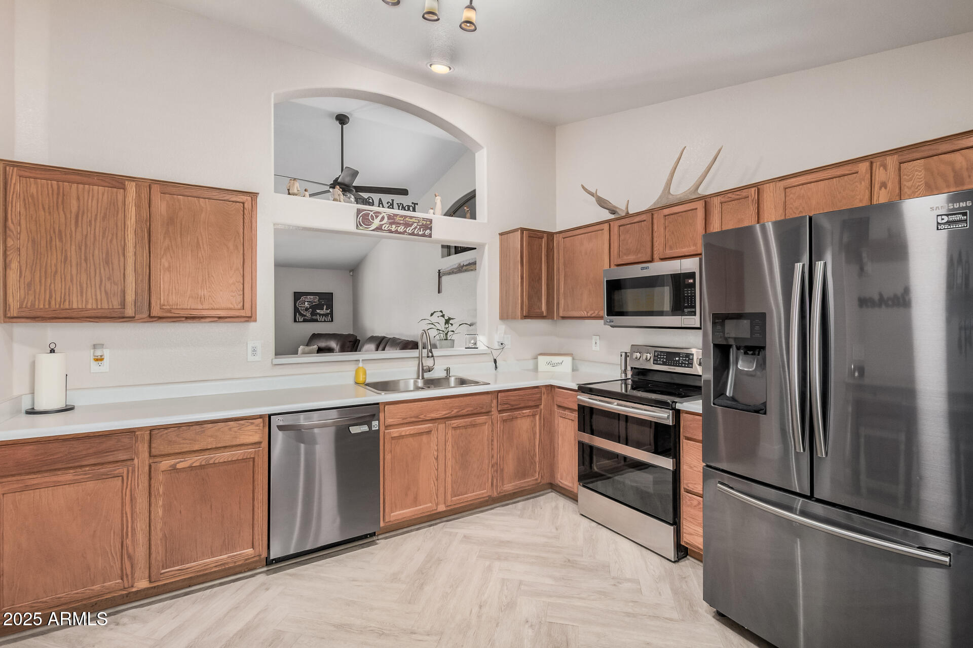 1886 S THUNDERBIRD Drive