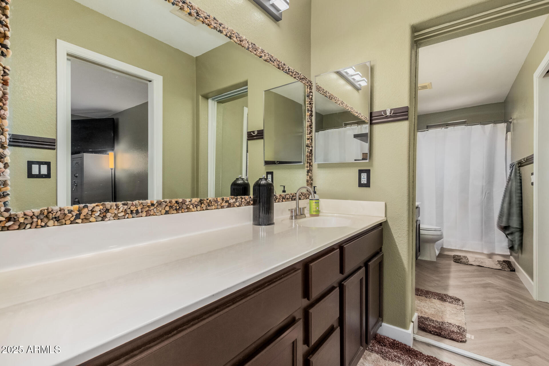 1886 S THUNDERBIRD Drive