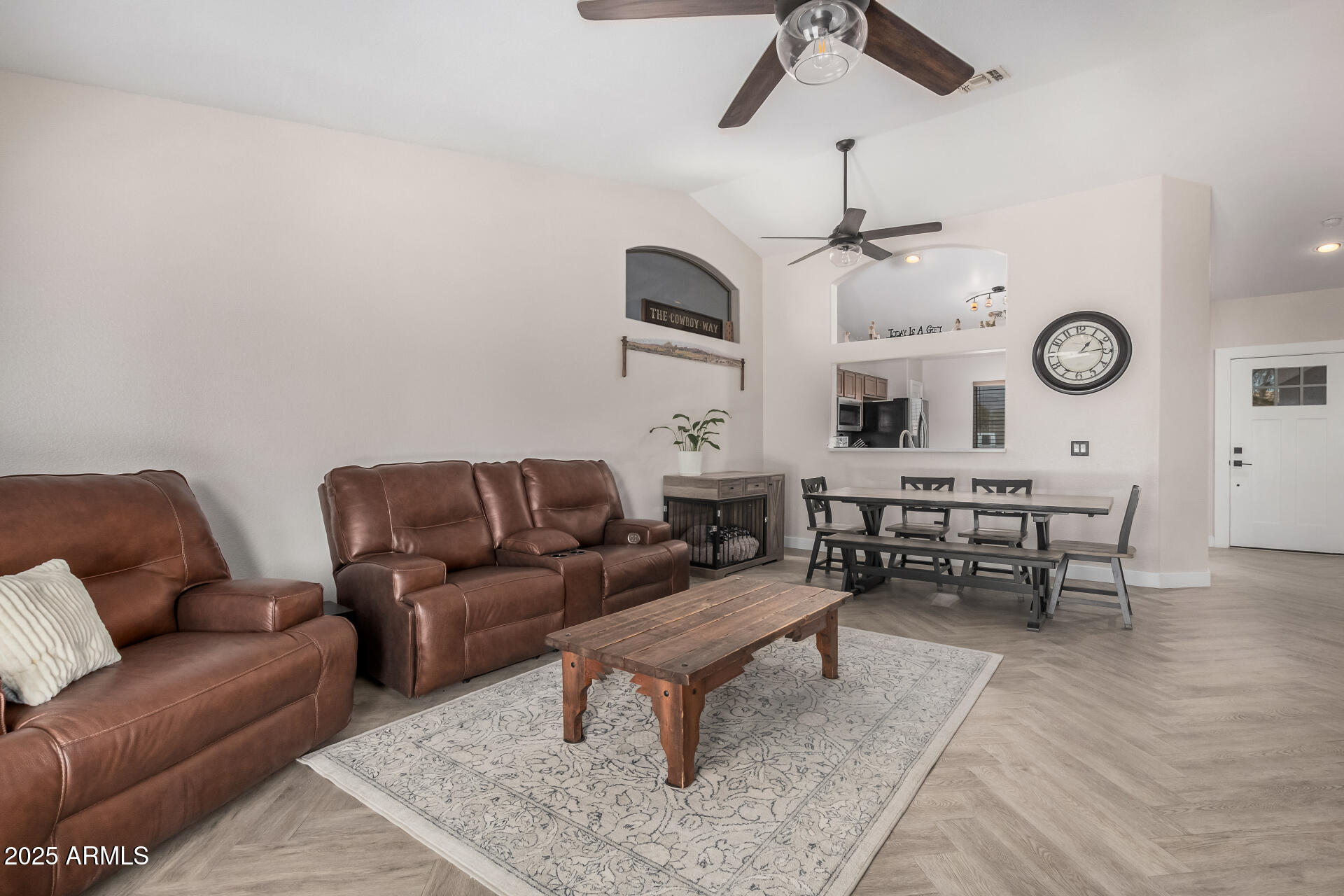 1886 S THUNDERBIRD Drive