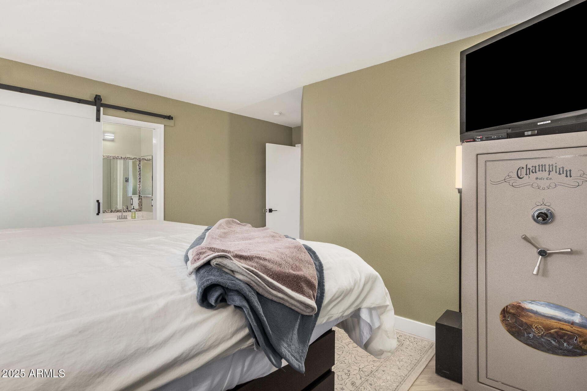 1886 S THUNDERBIRD Drive