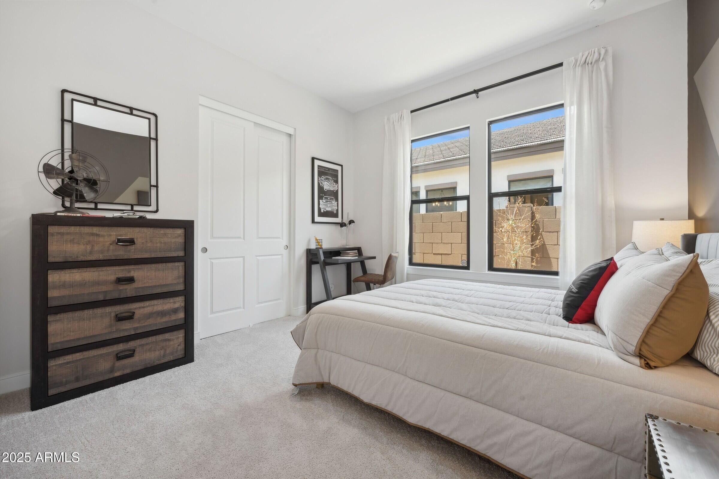 521 E Greenback Drive