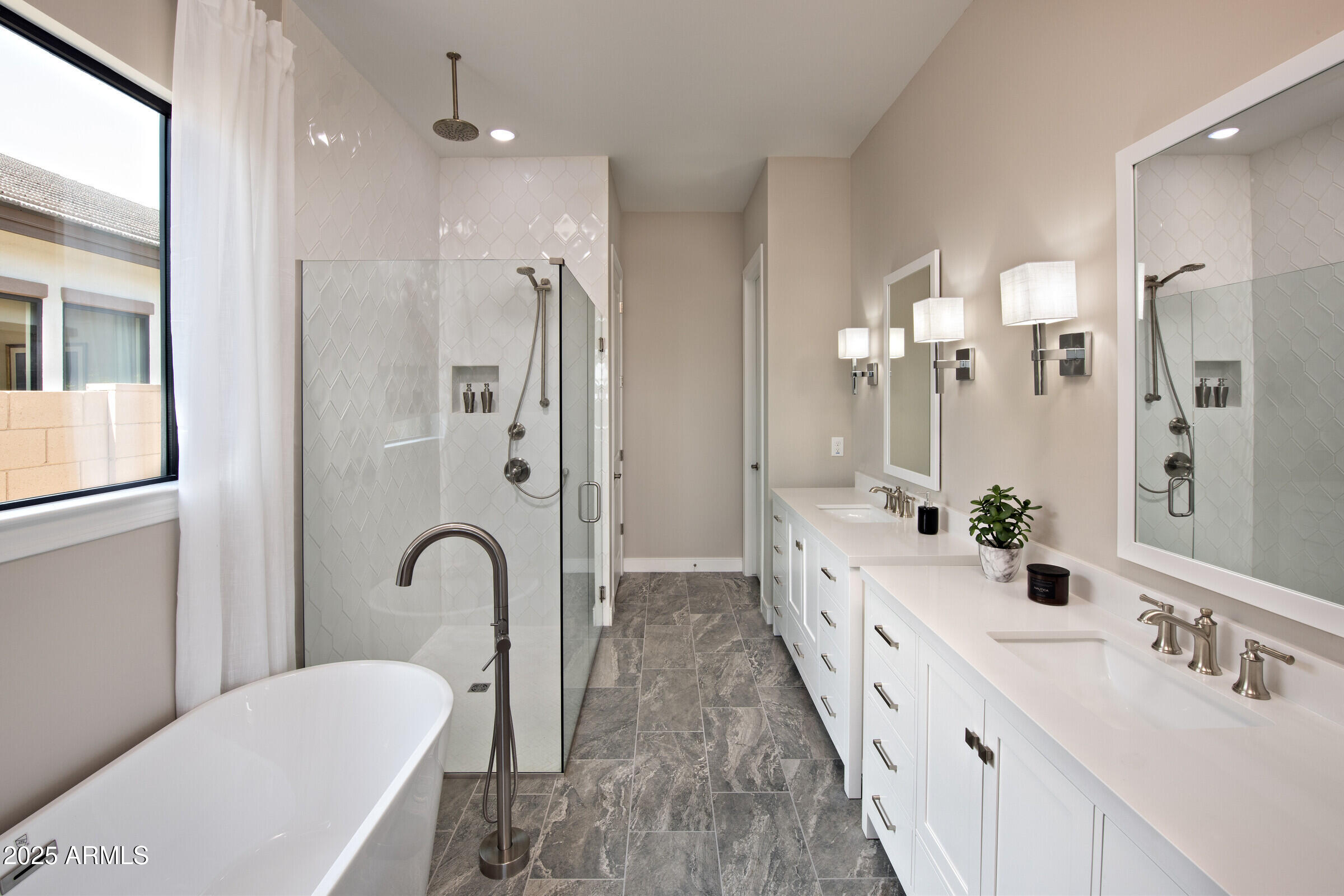 521 E Greenback Drive