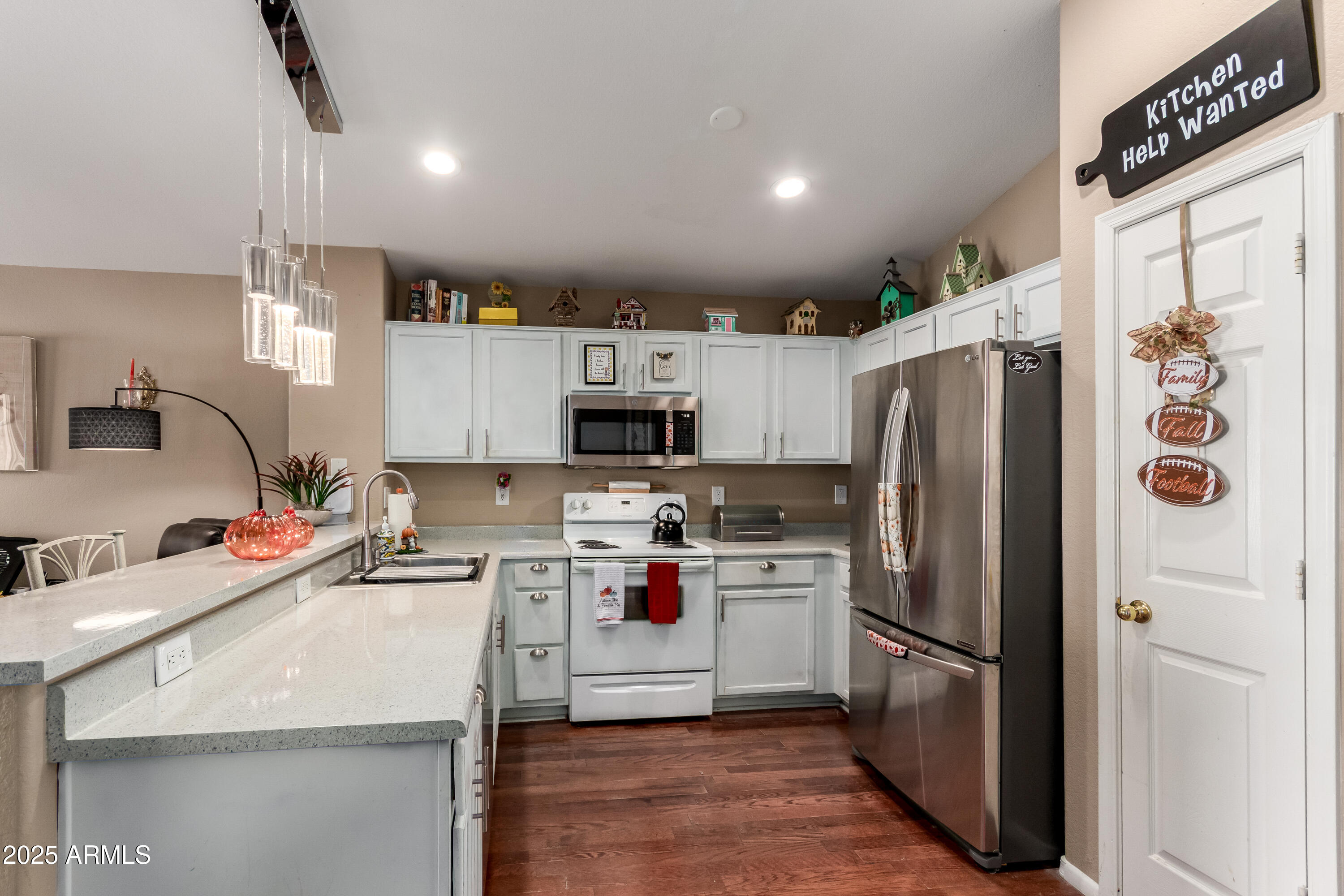 1942 S THUNDERBIRD Drive