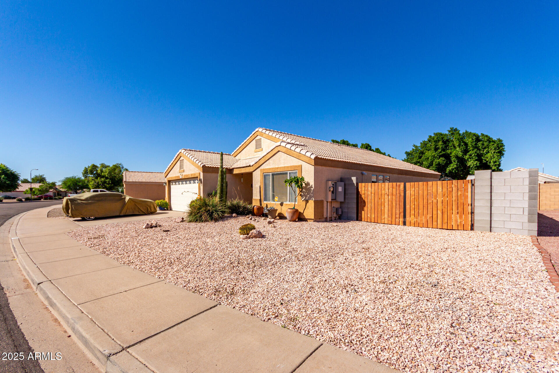 1942 S THUNDERBIRD Drive