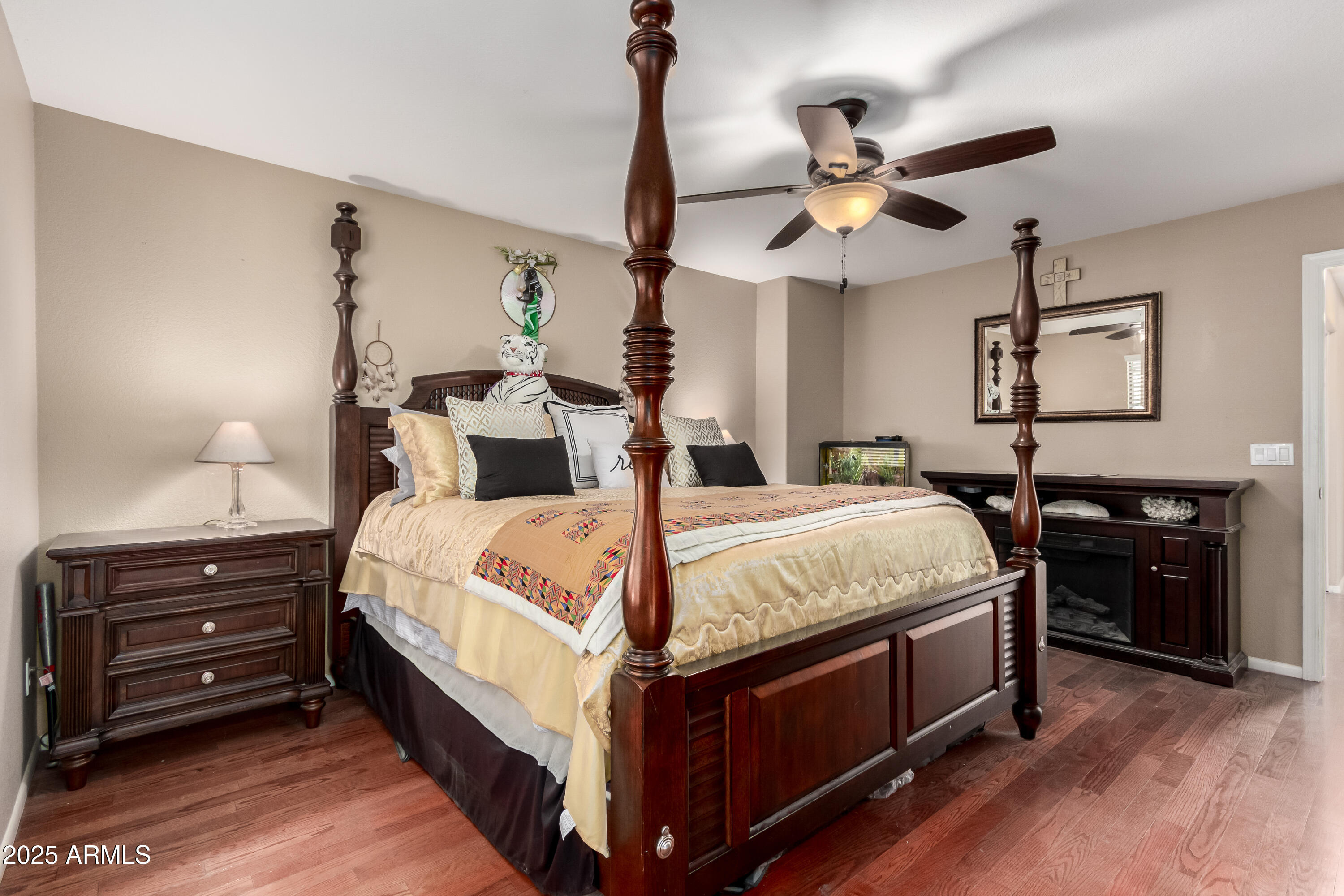 1942 S THUNDERBIRD Drive