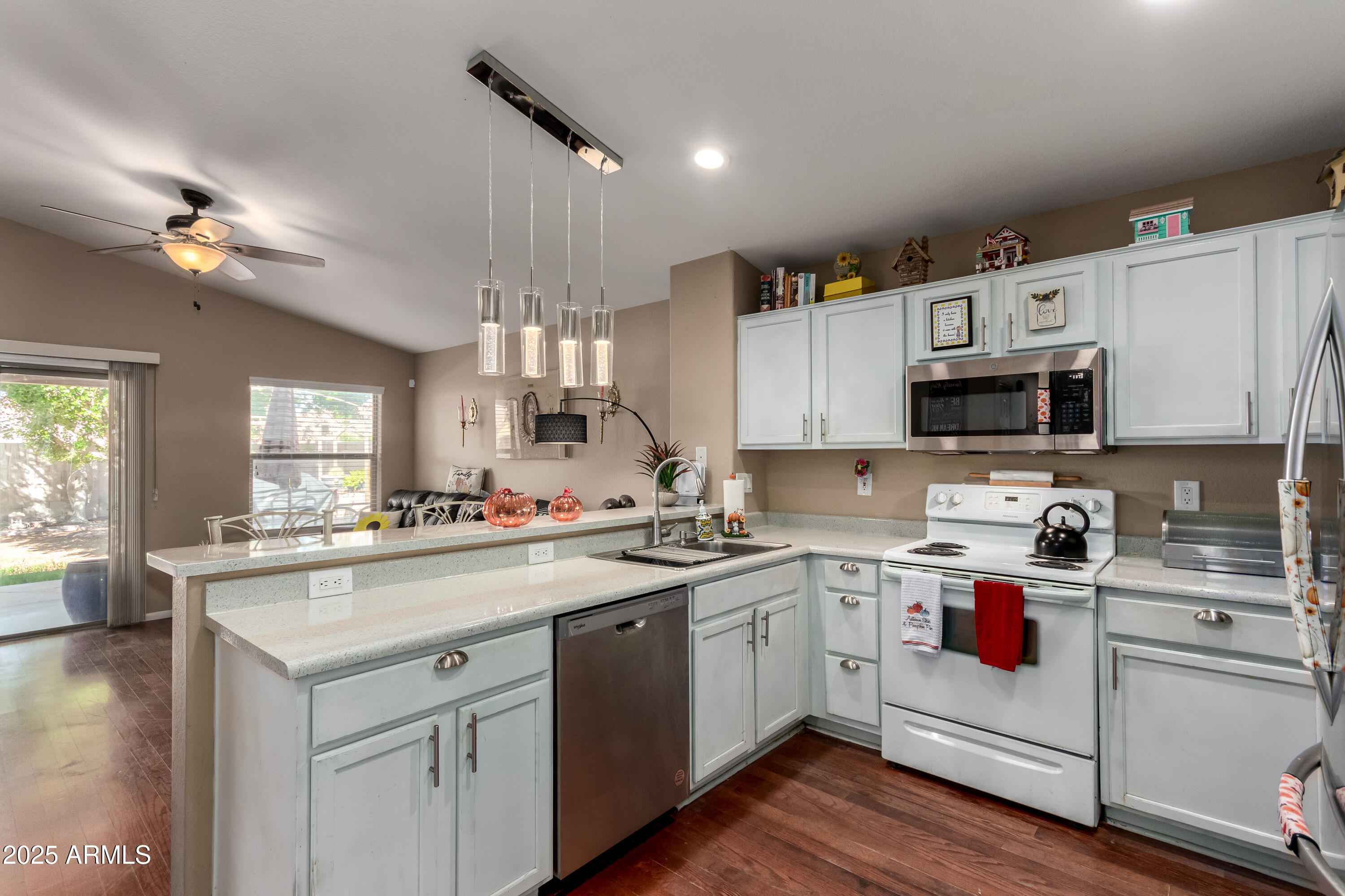 1942 S THUNDERBIRD Drive