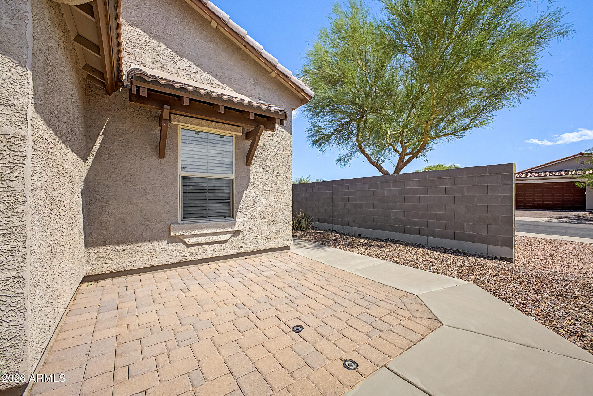 726 W JARDIN Drive