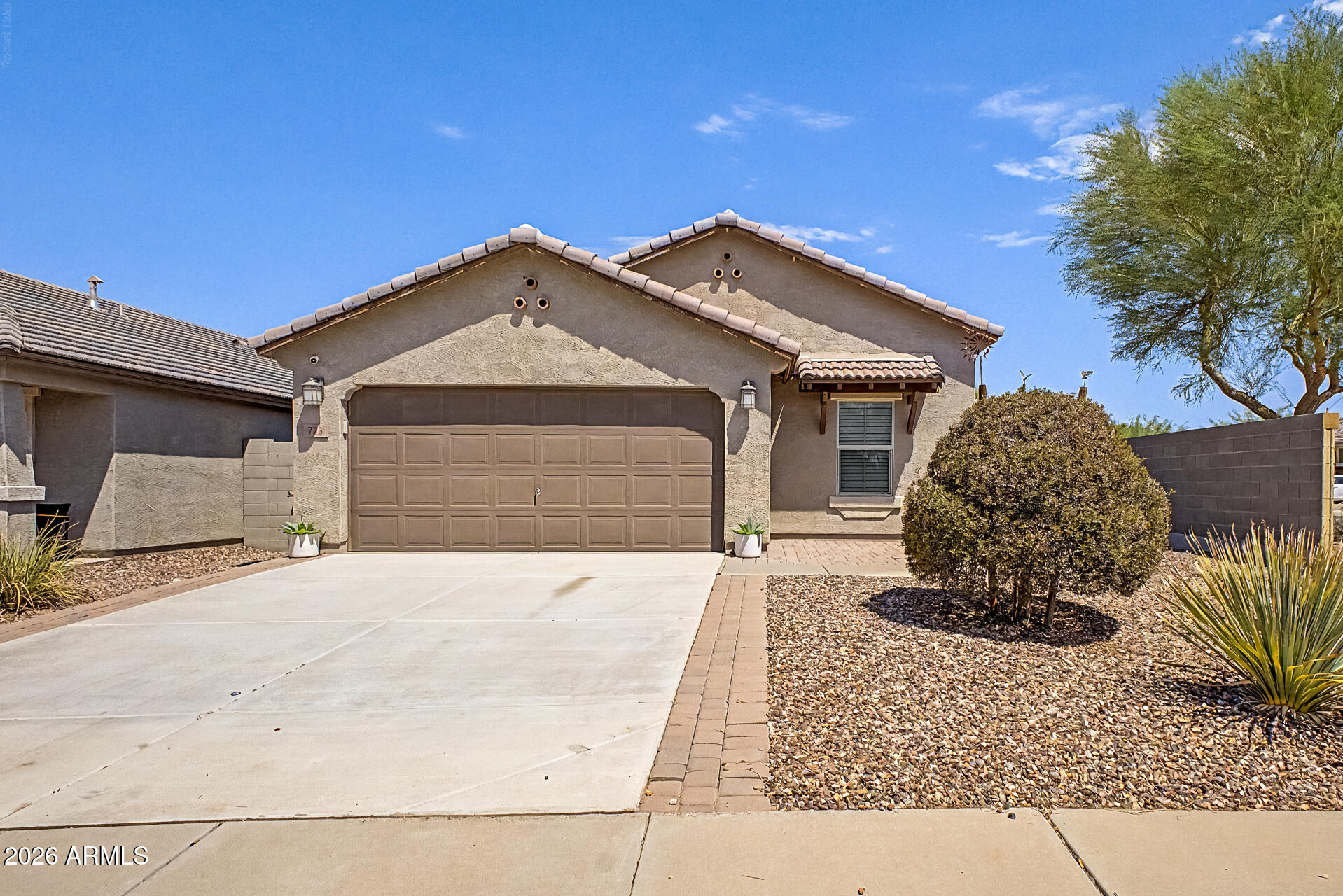 726 W JARDIN Drive