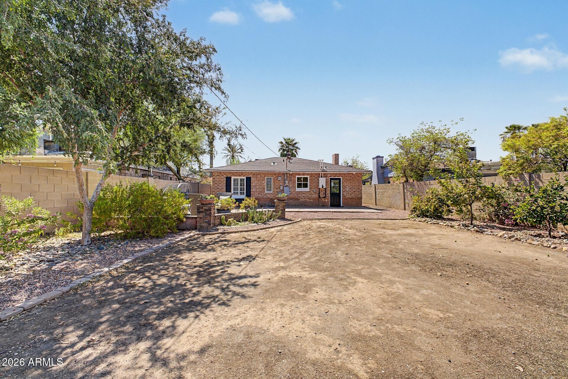 1530 W CULVER Street