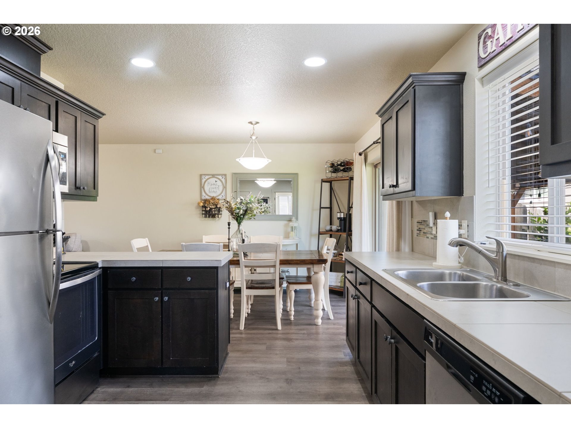 735 GARDEN CT