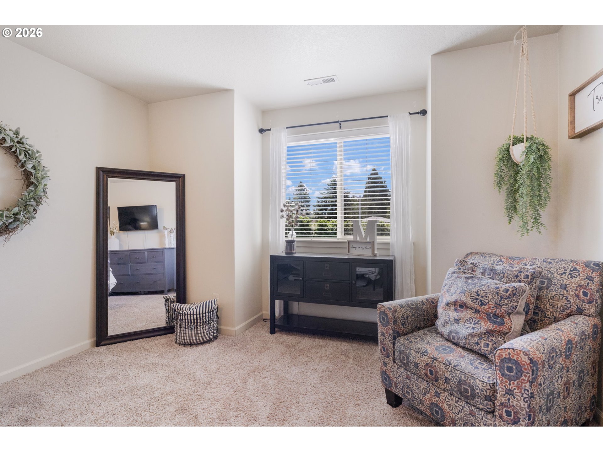 735 GARDEN CT