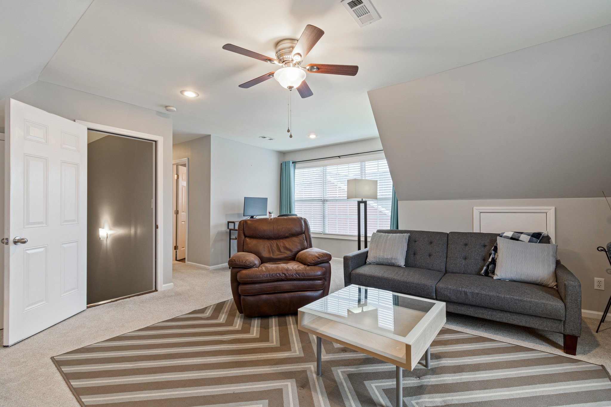 1072 Nealcrest Cir