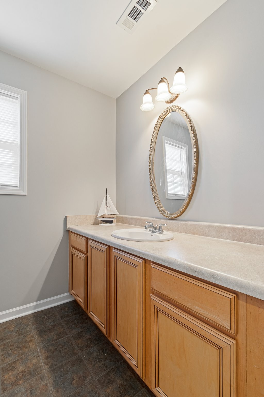 1072 Nealcrest Cir