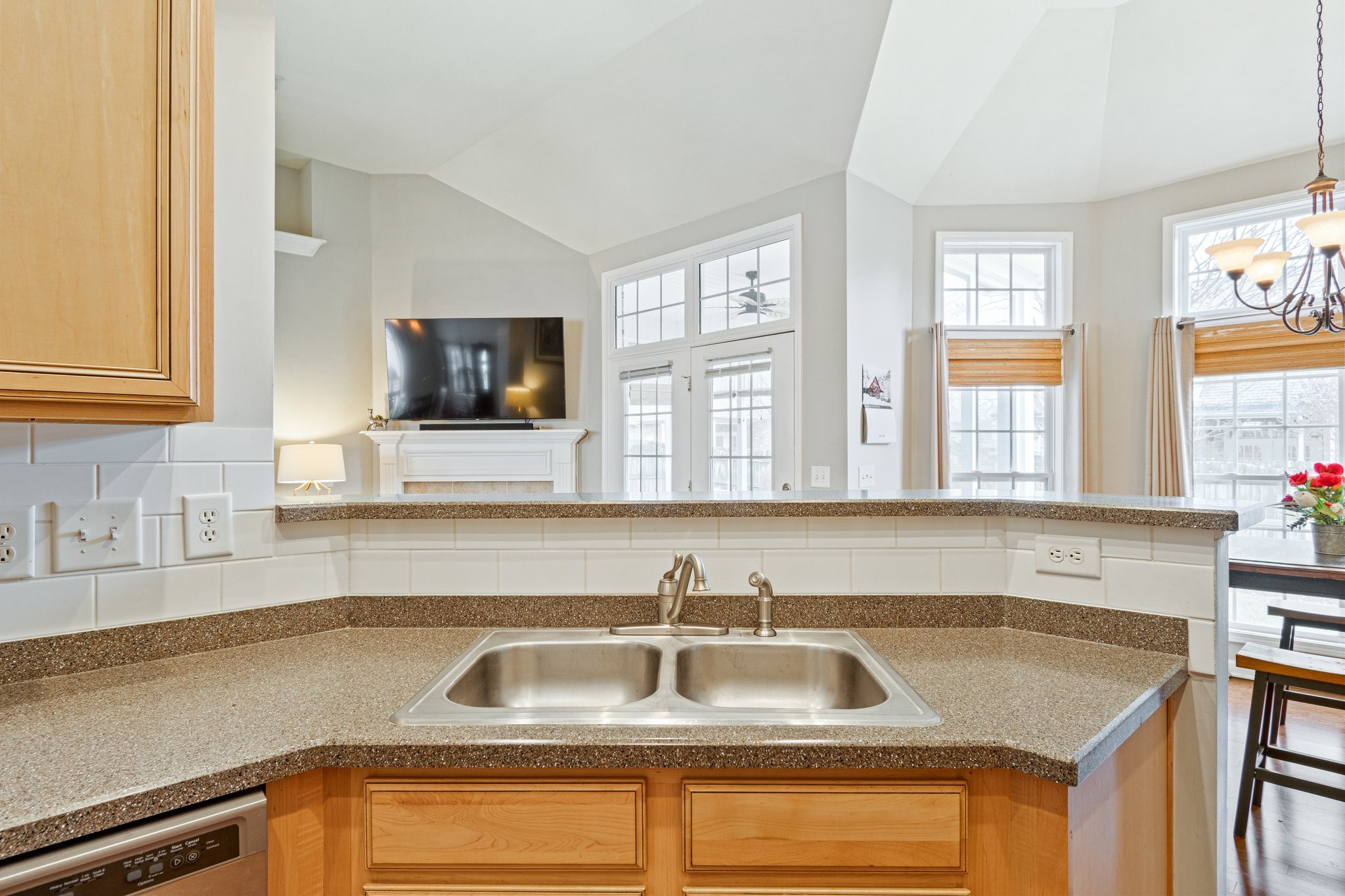 1072 Nealcrest Cir
