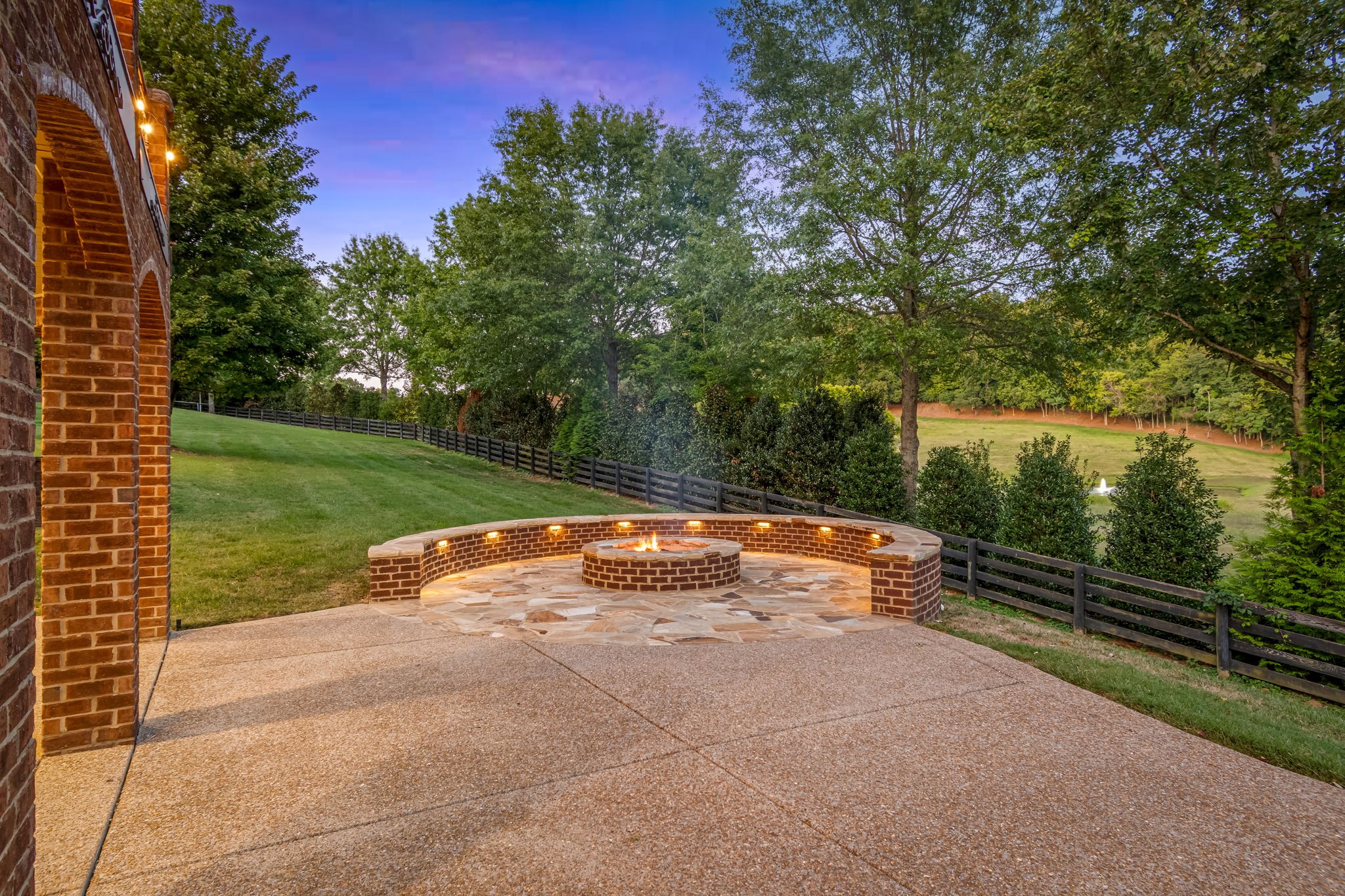 405 Lake Valley Dr