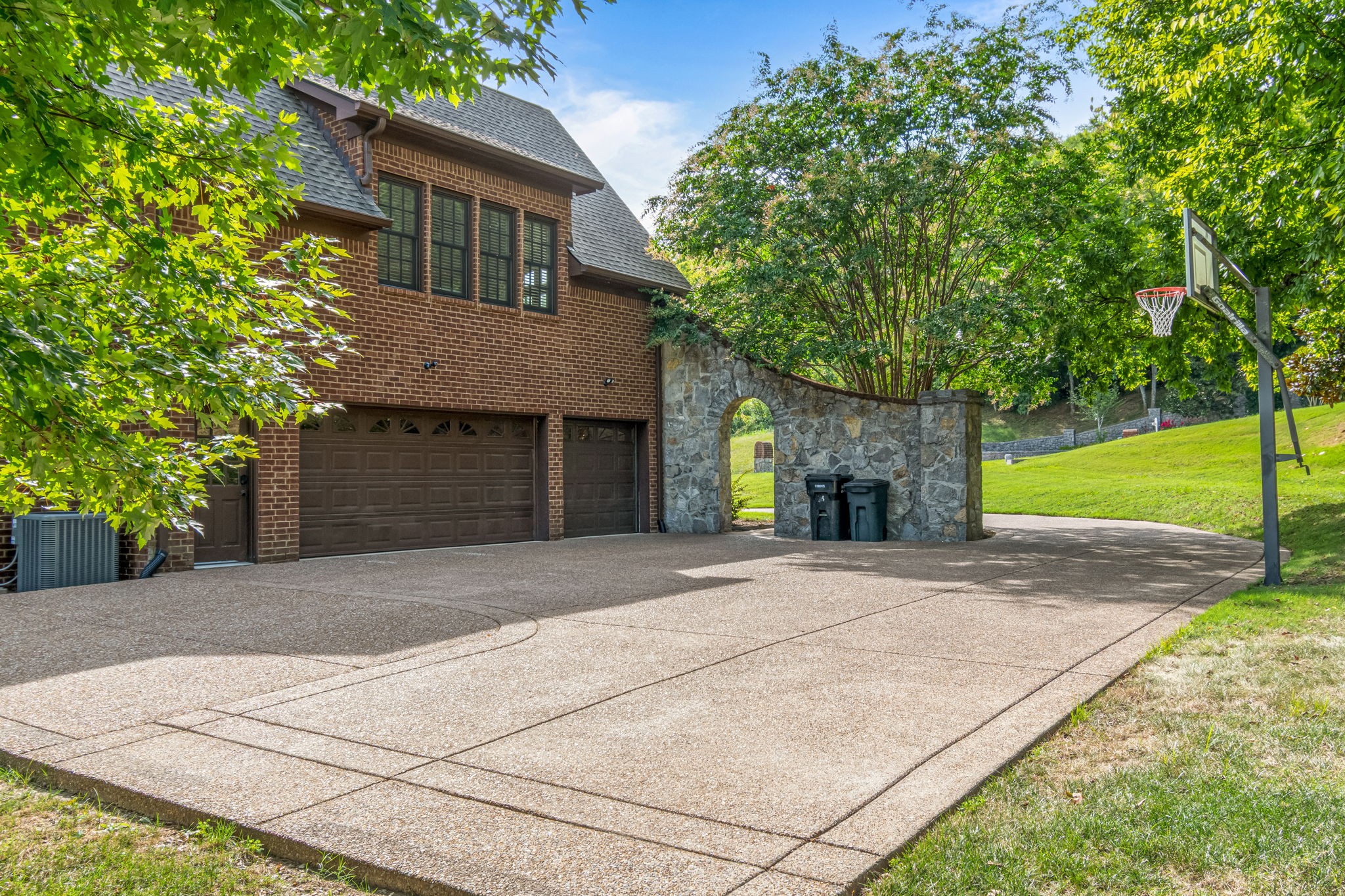 405 Lake Valley Dr