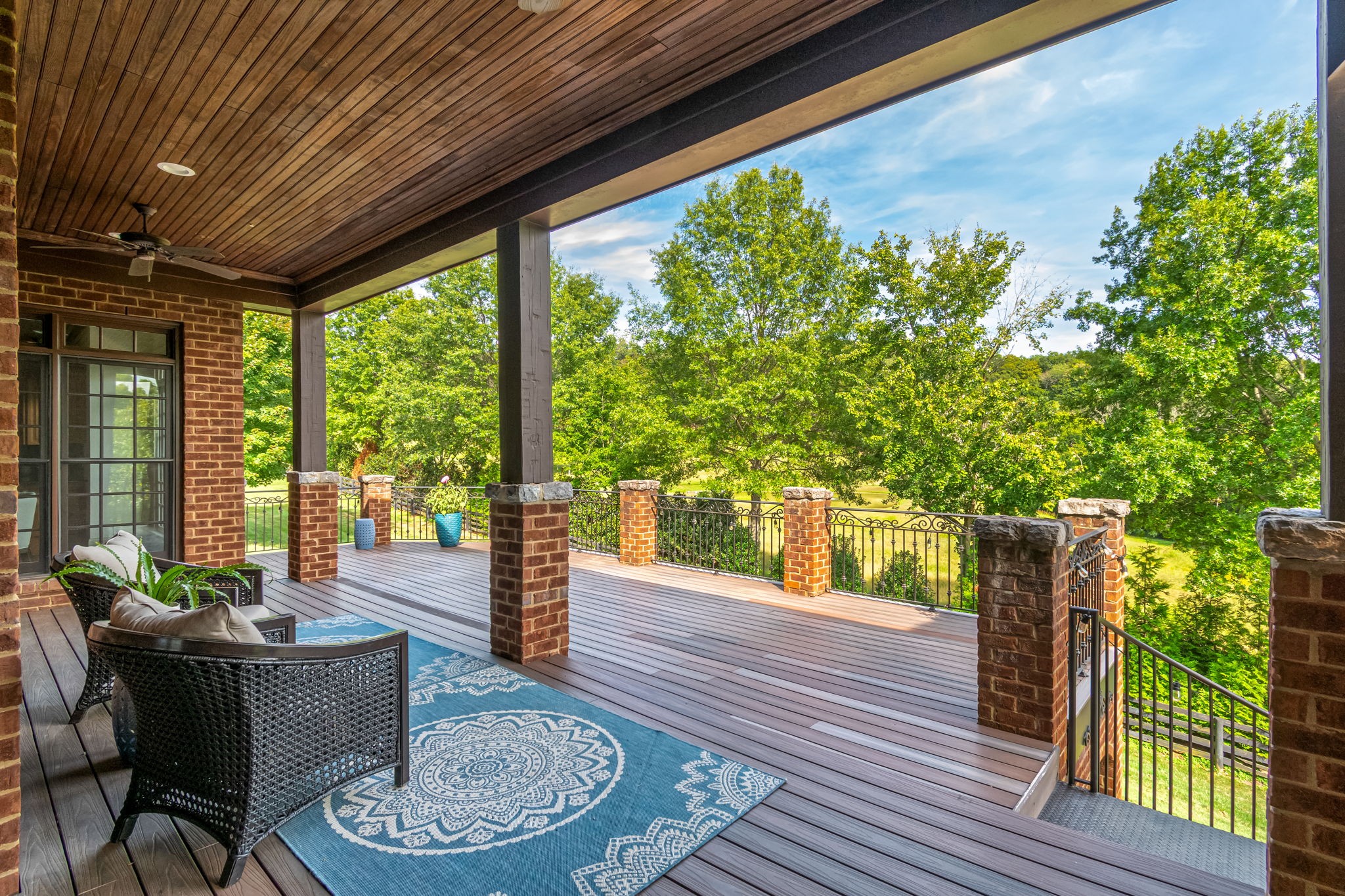 405 Lake Valley Dr