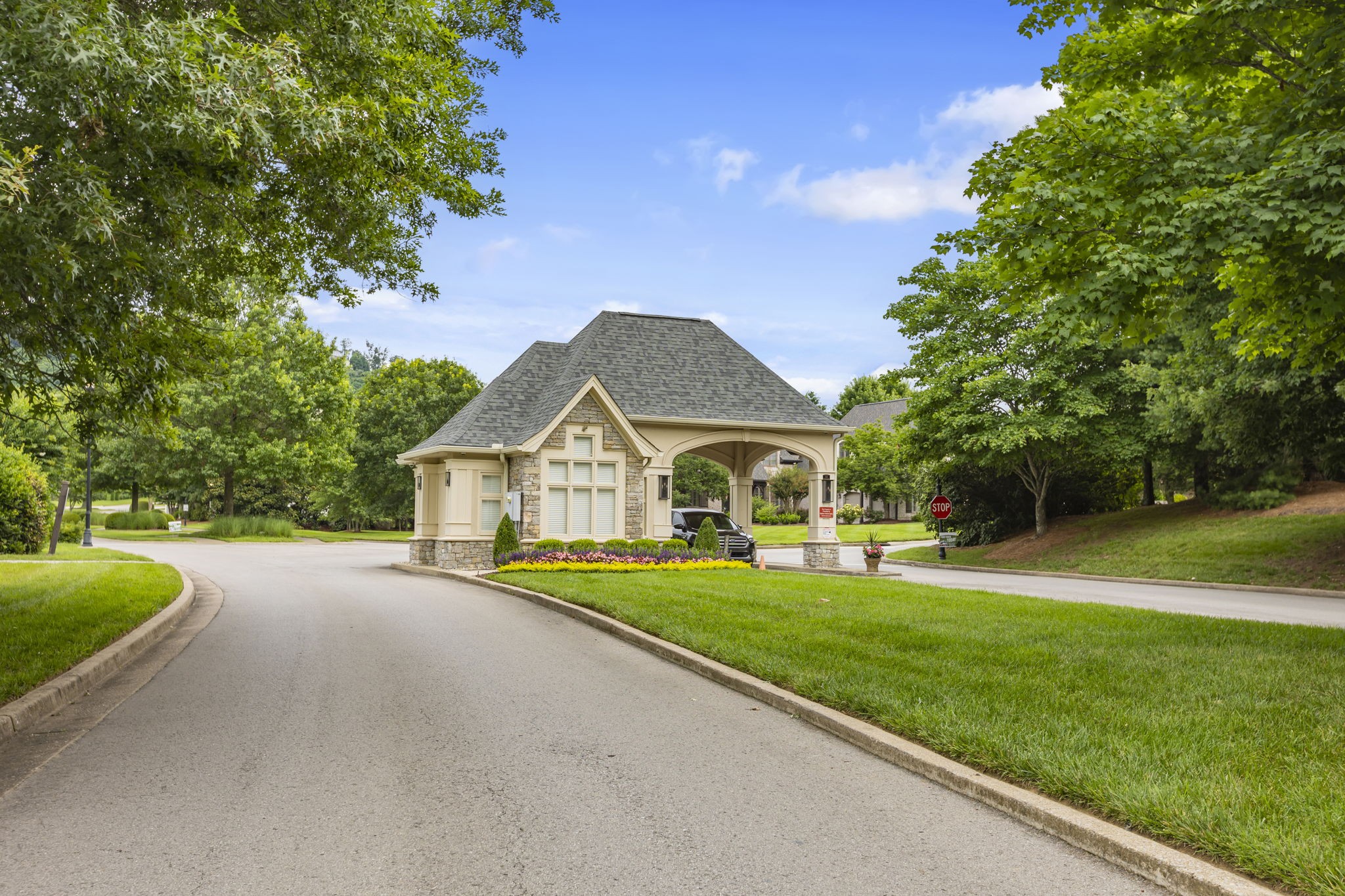 405 Lake Valley Dr
