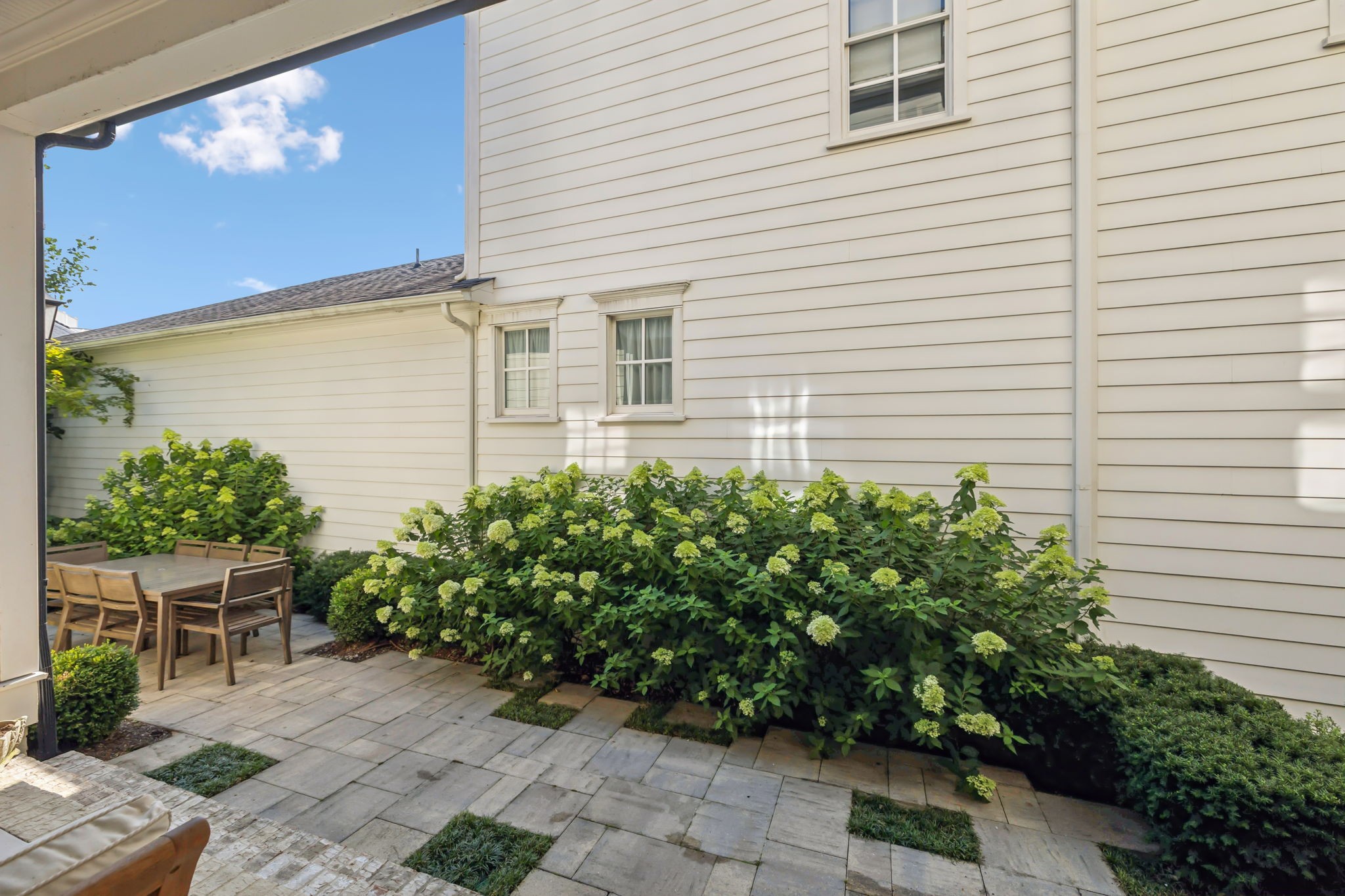 2012 General Martin Ln