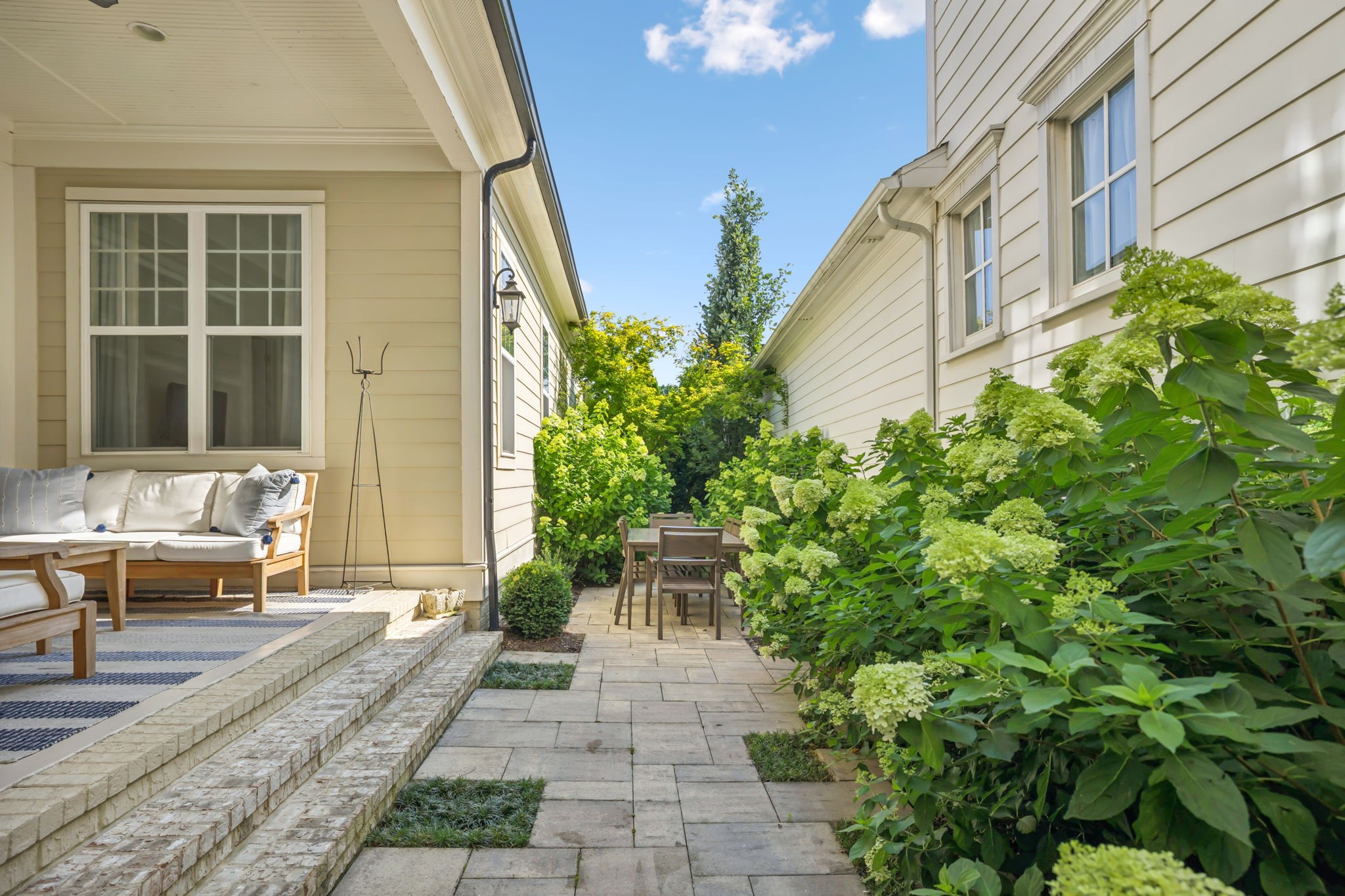 2012 General Martin Ln