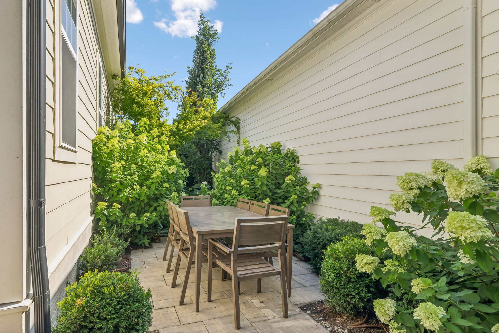 2012 General Martin Ln