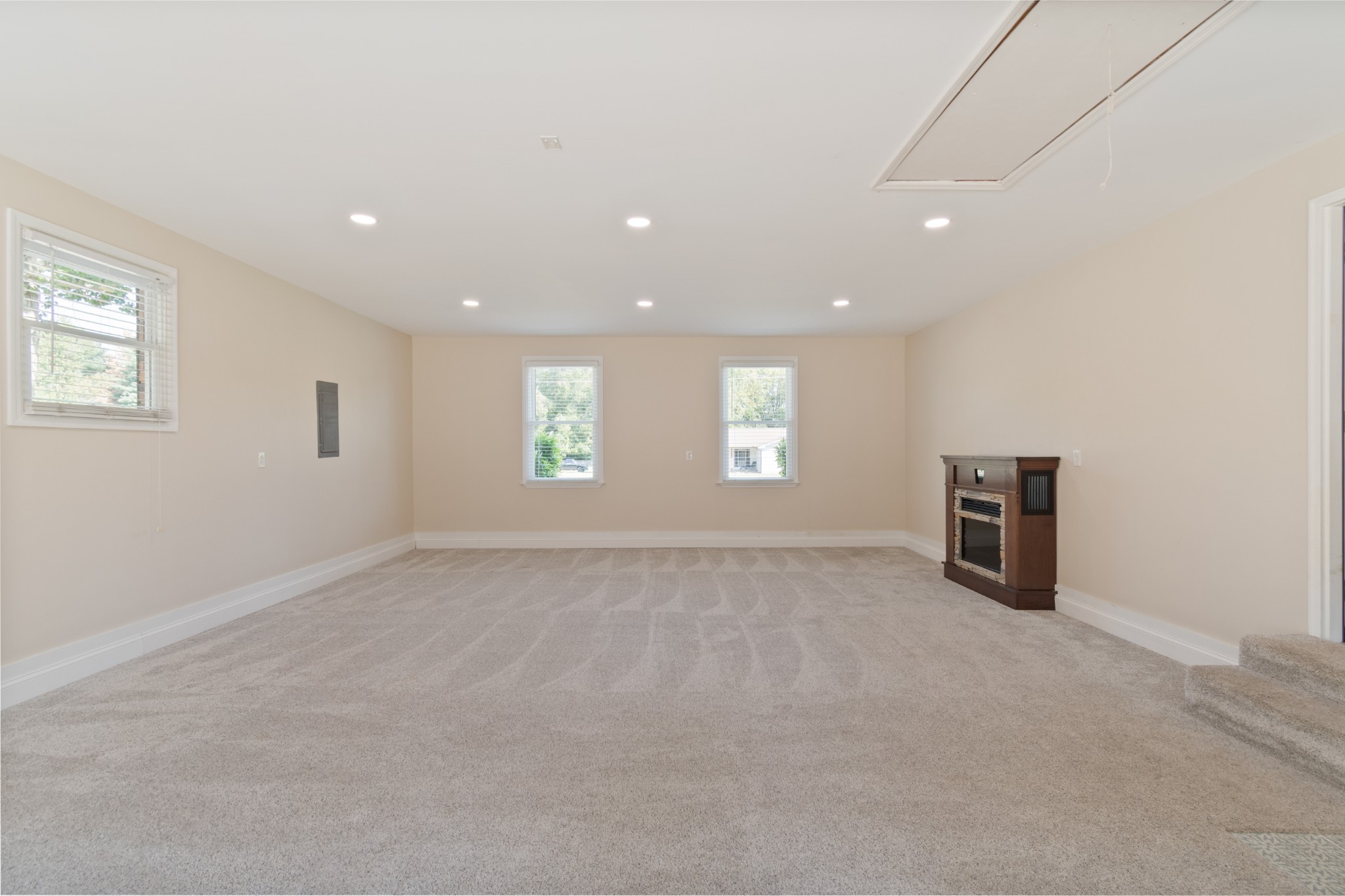2353 Braxton Bragg Dr