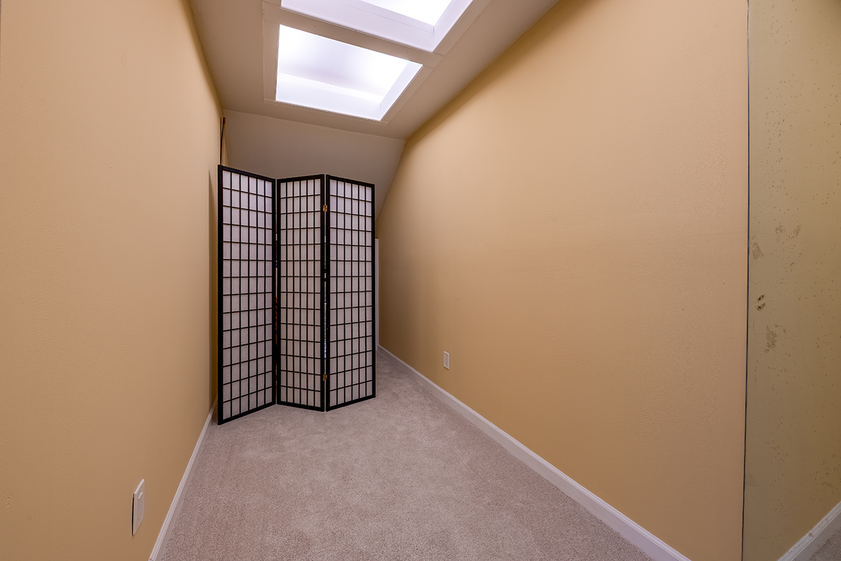 78-7070 ALII DR D306