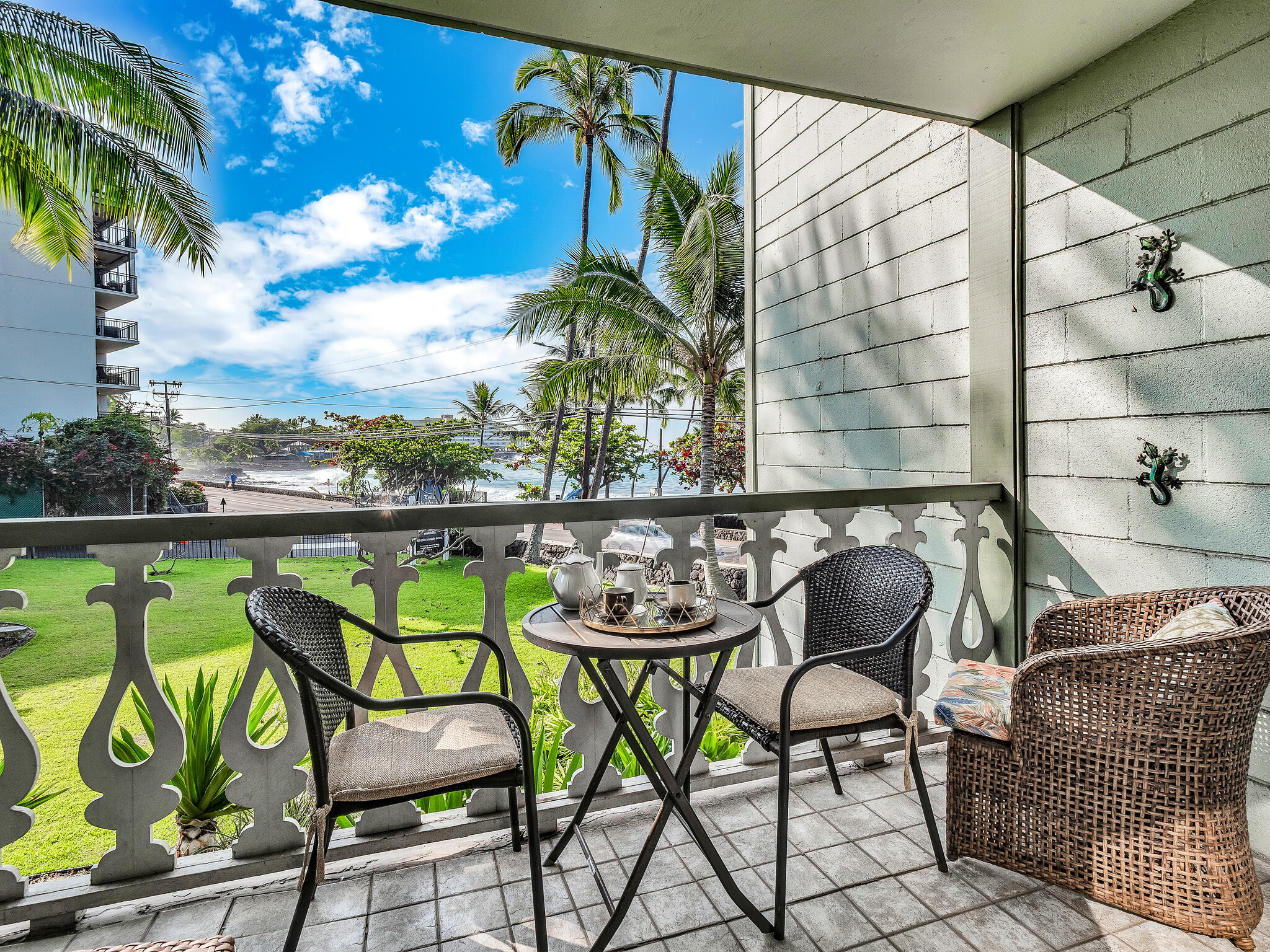 75-5776 KUAKINI HWY 251