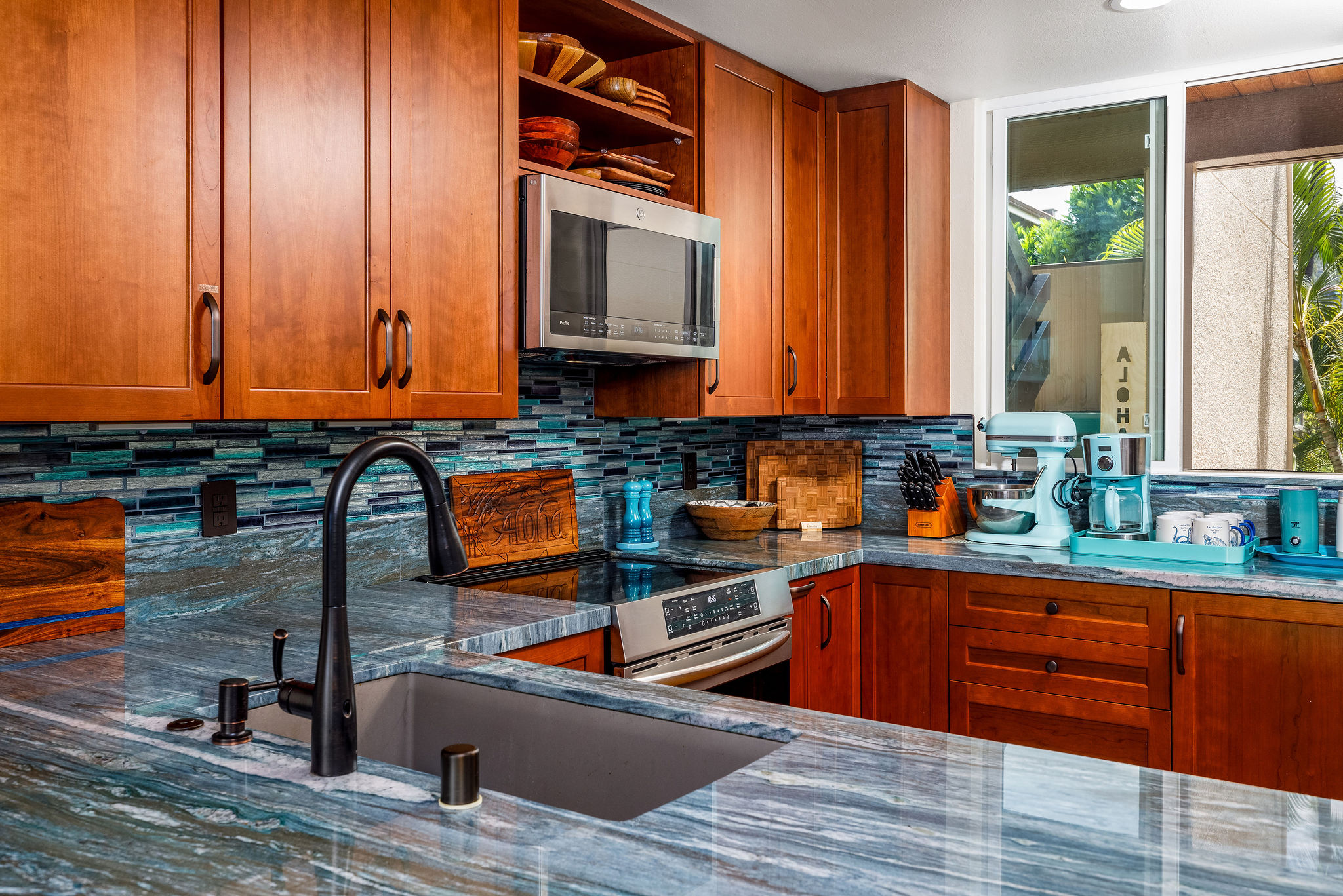 78-6800 ALII DR 3204