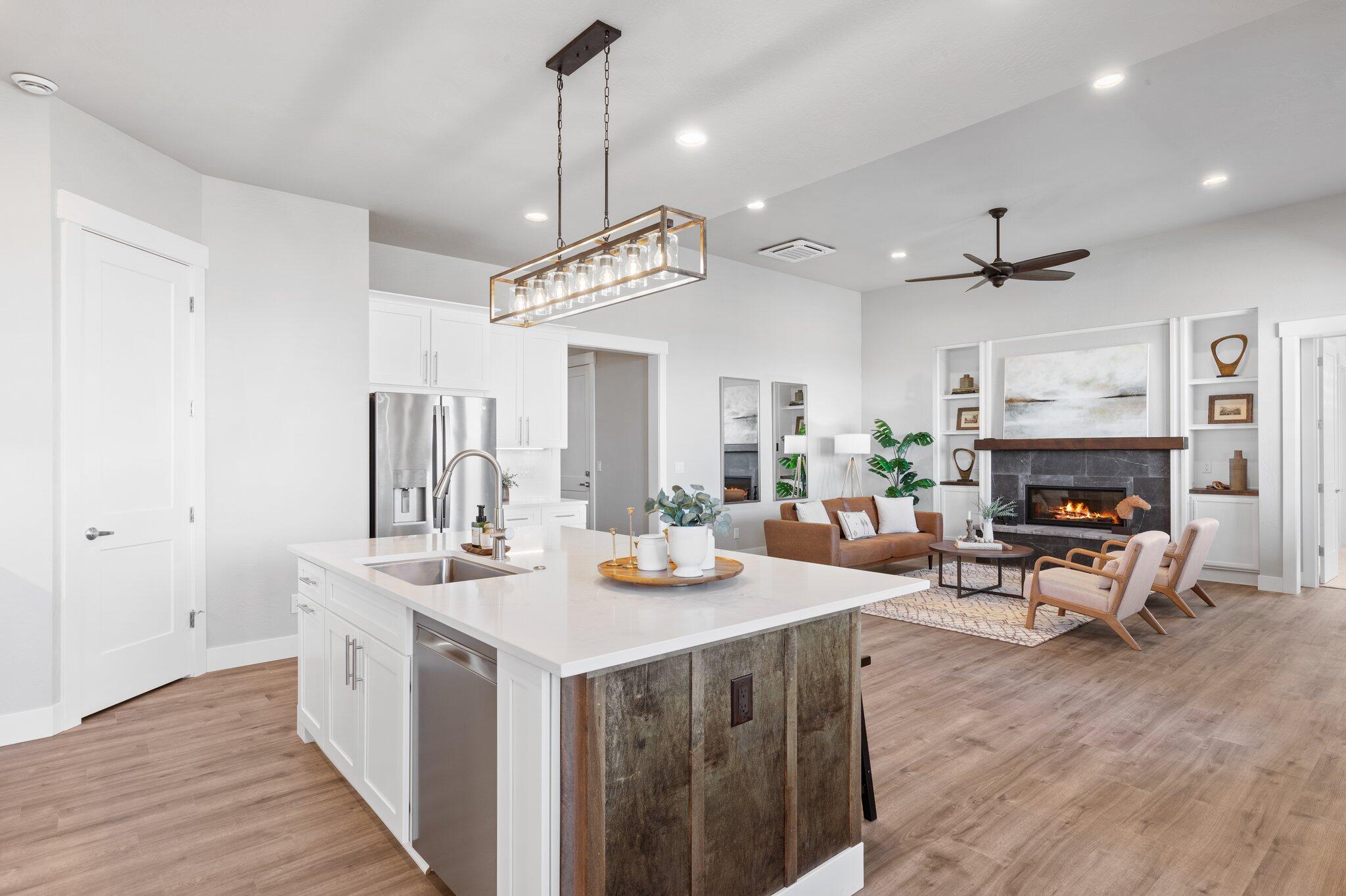571 La Strada Circle