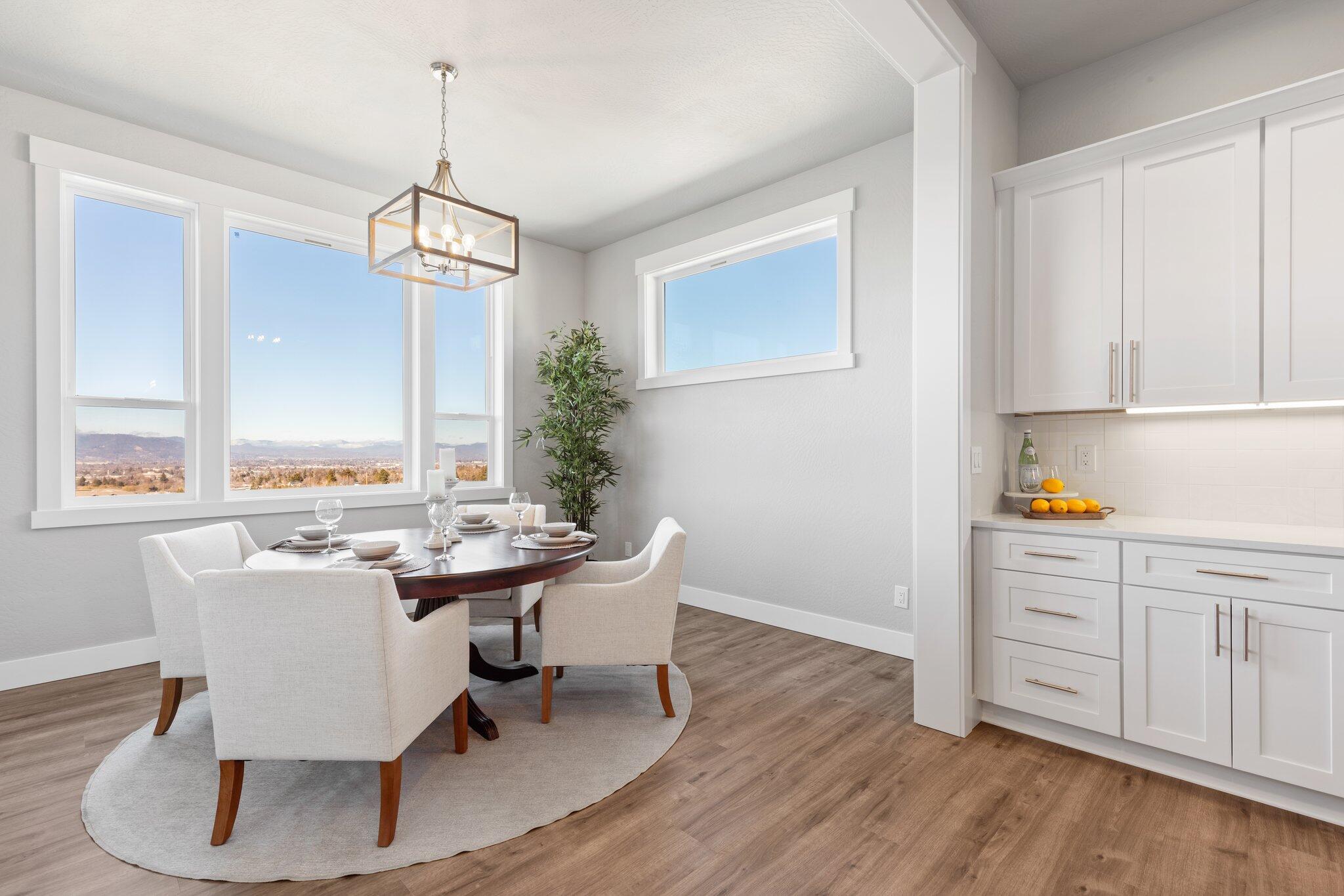 571 La Strada Circle