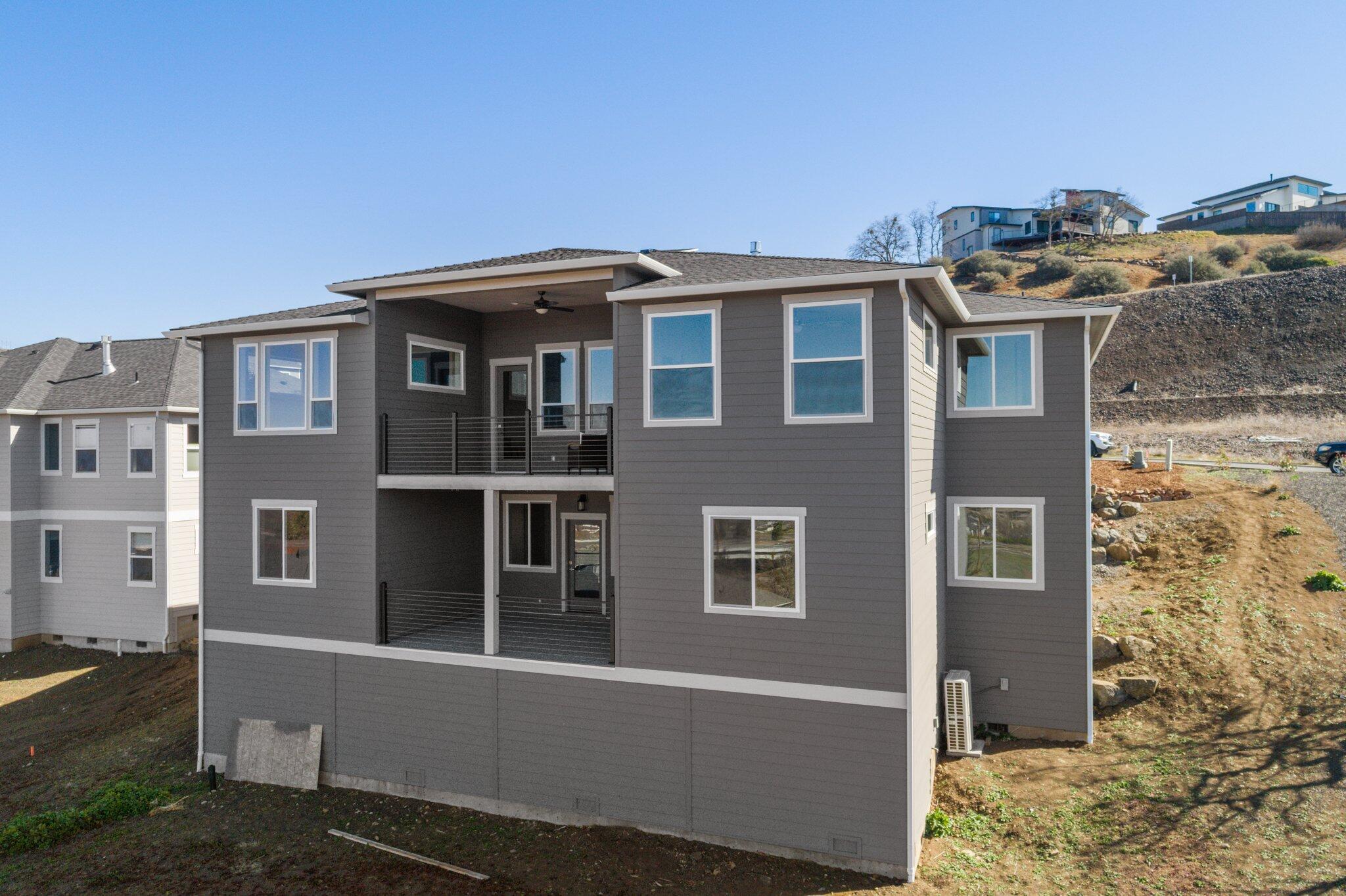 571 La Strada Circle