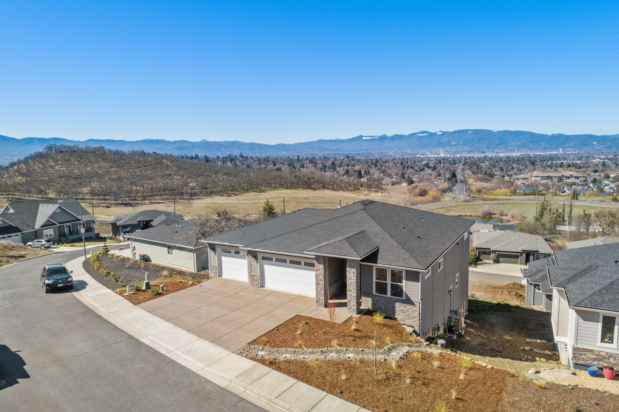 571 La Strada Circle