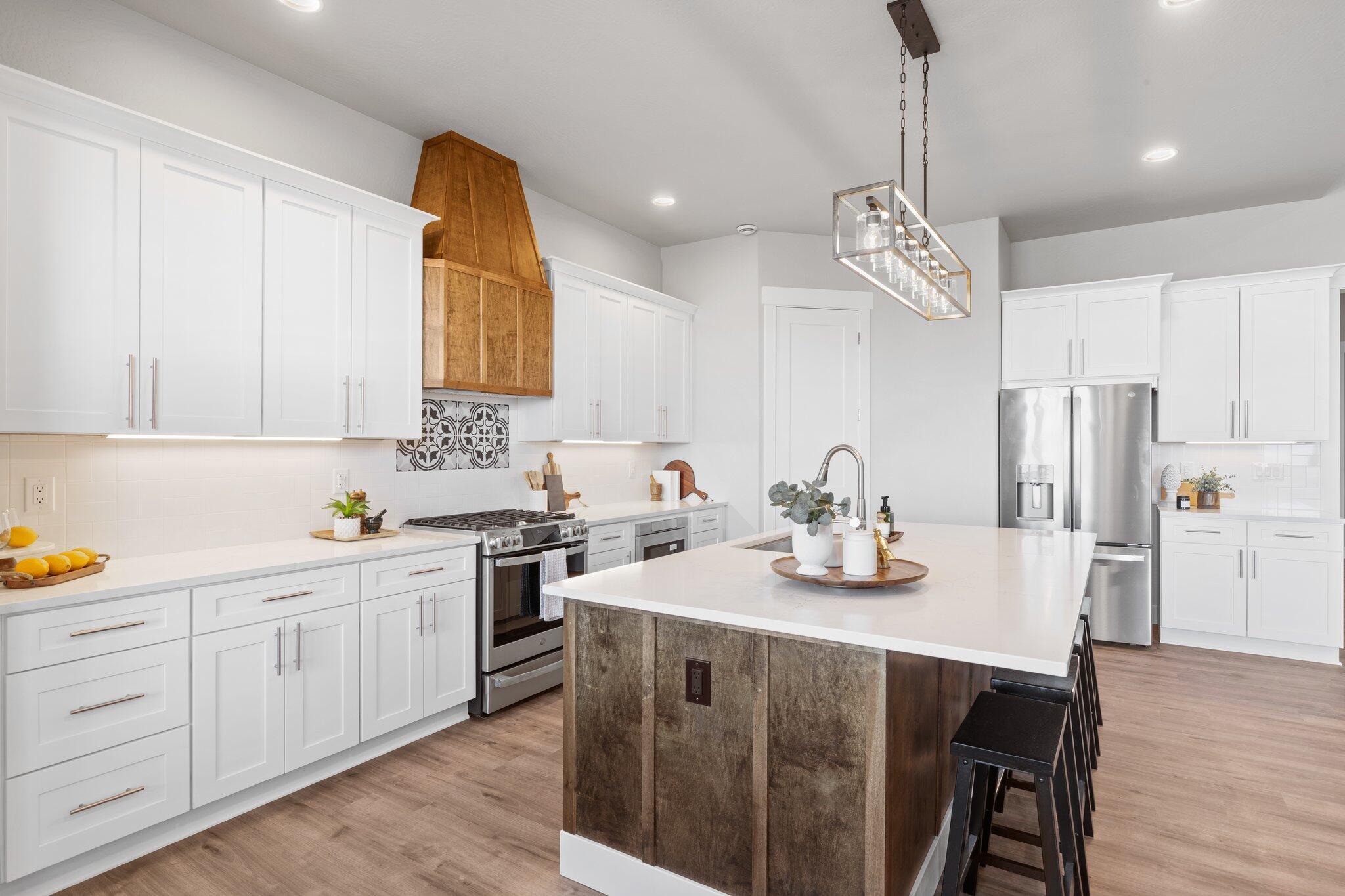 571 La Strada Circle