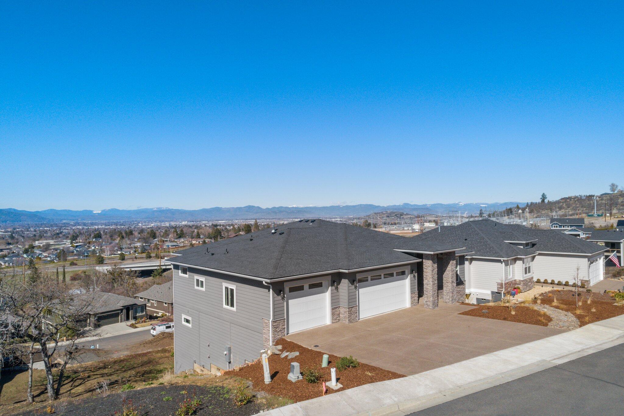 571 La Strada Circle