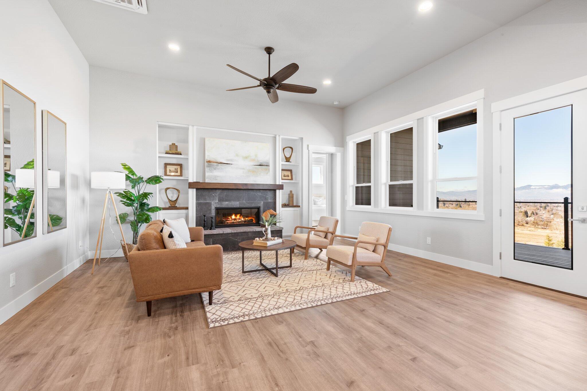 571 La Strada Circle