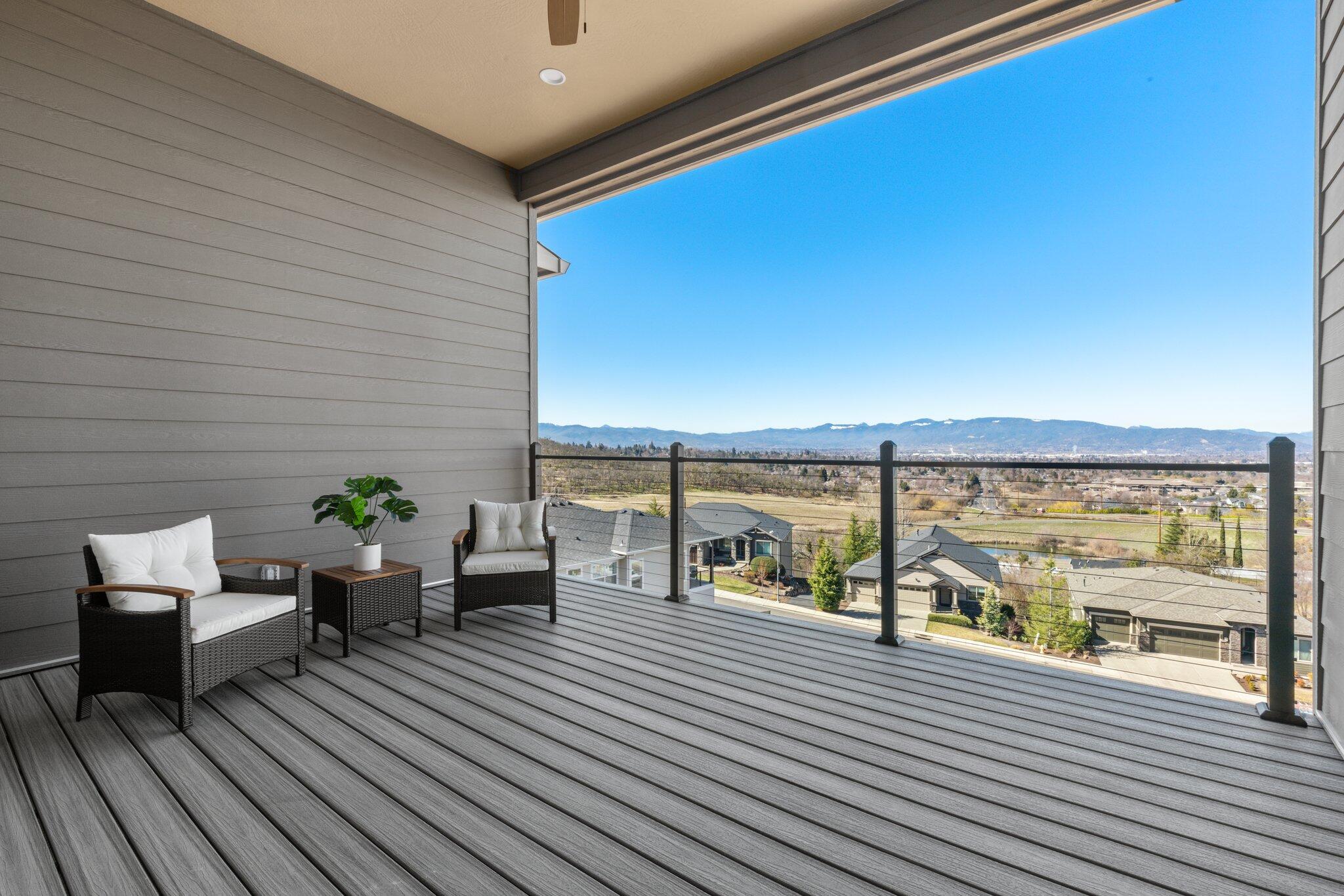 571 La Strada Circle