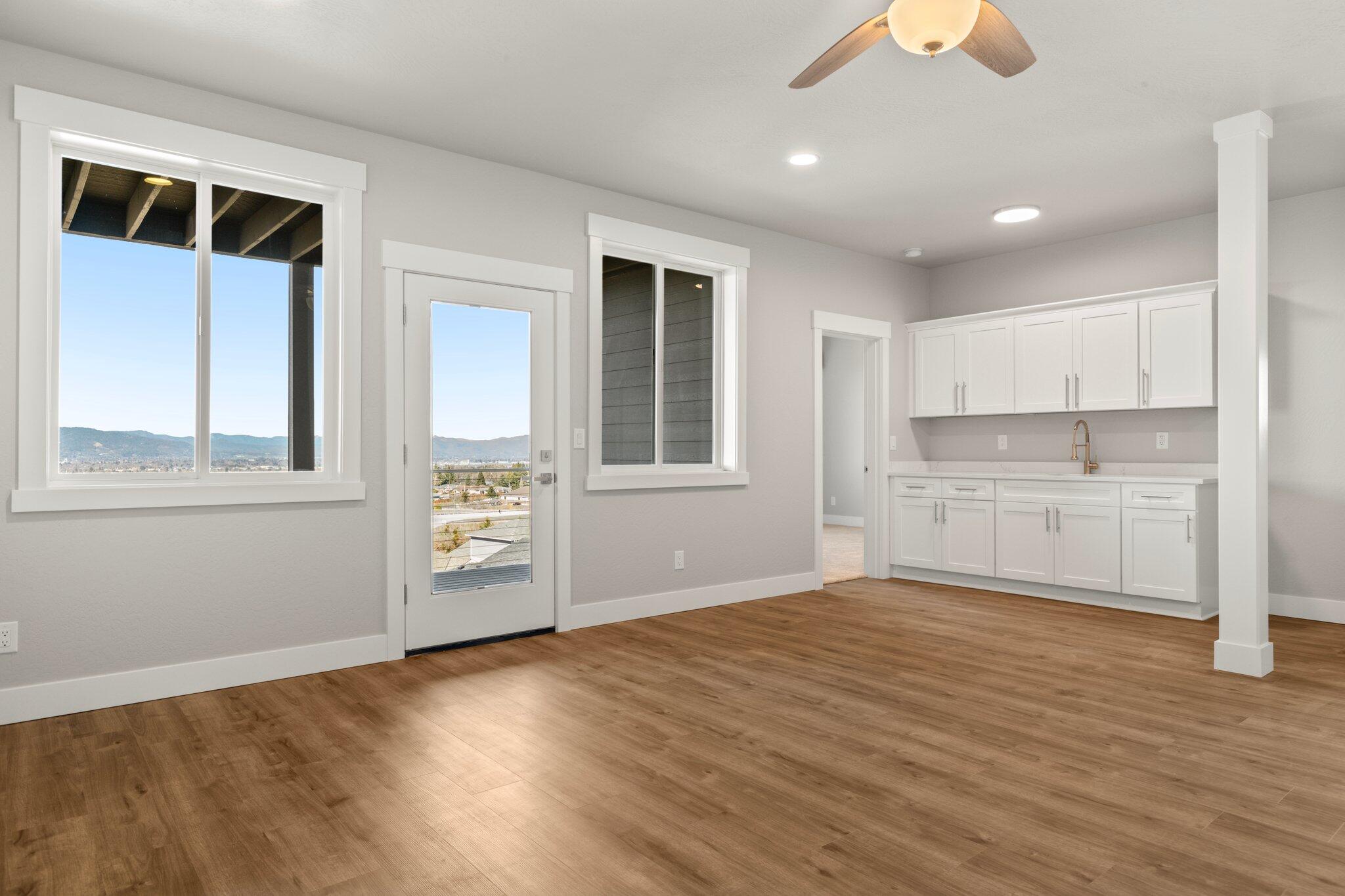 571 La Strada Circle